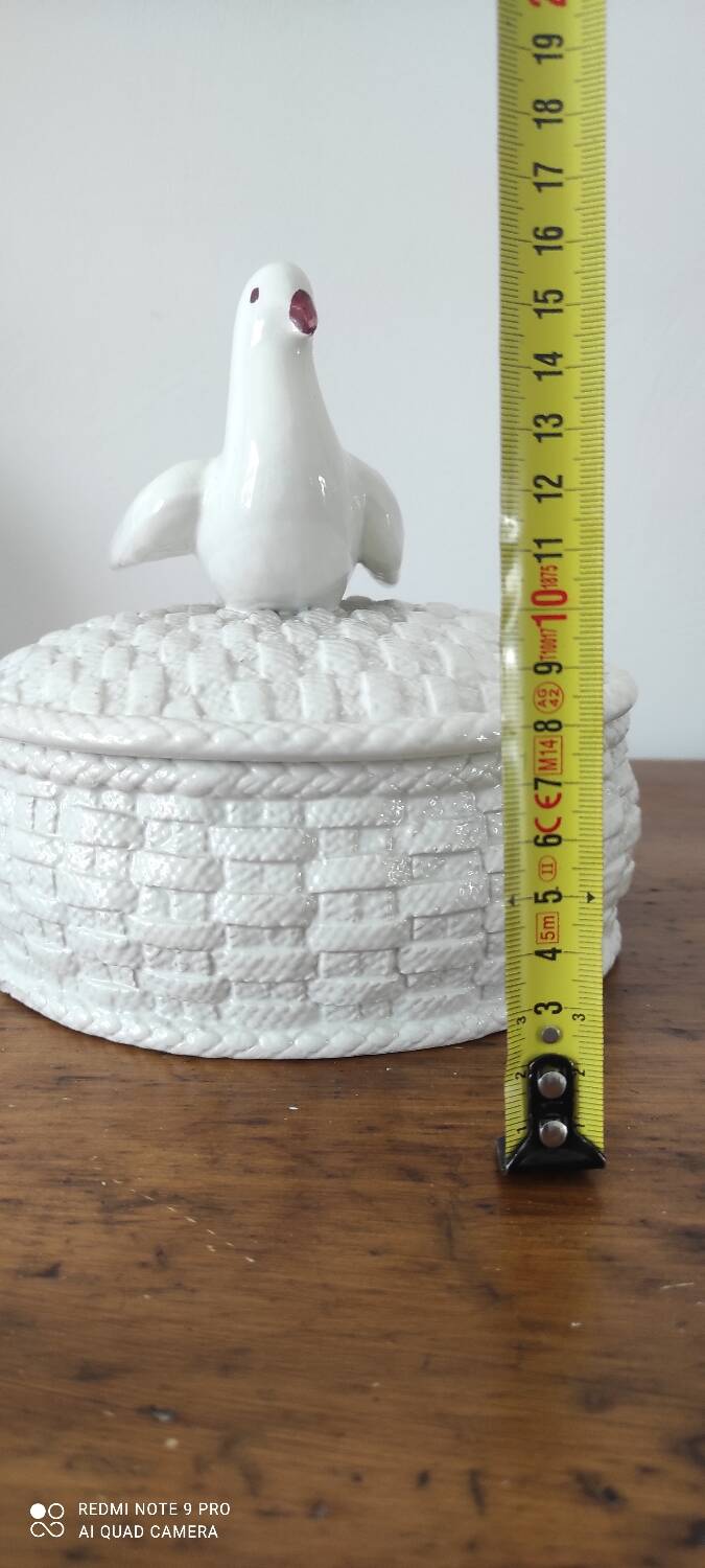 Vintage biscuit or jewelry box