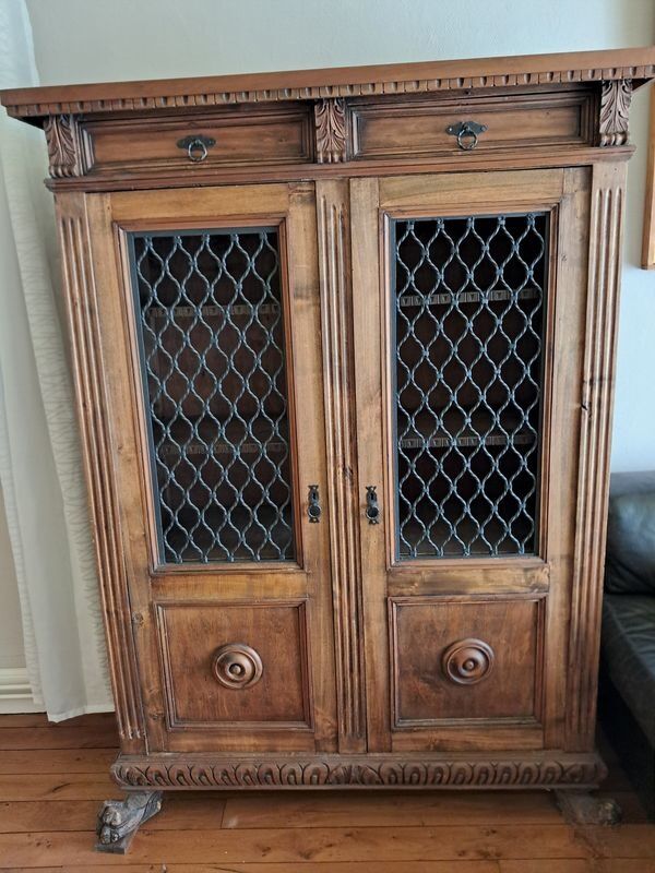 Petite armoire bibliothèque