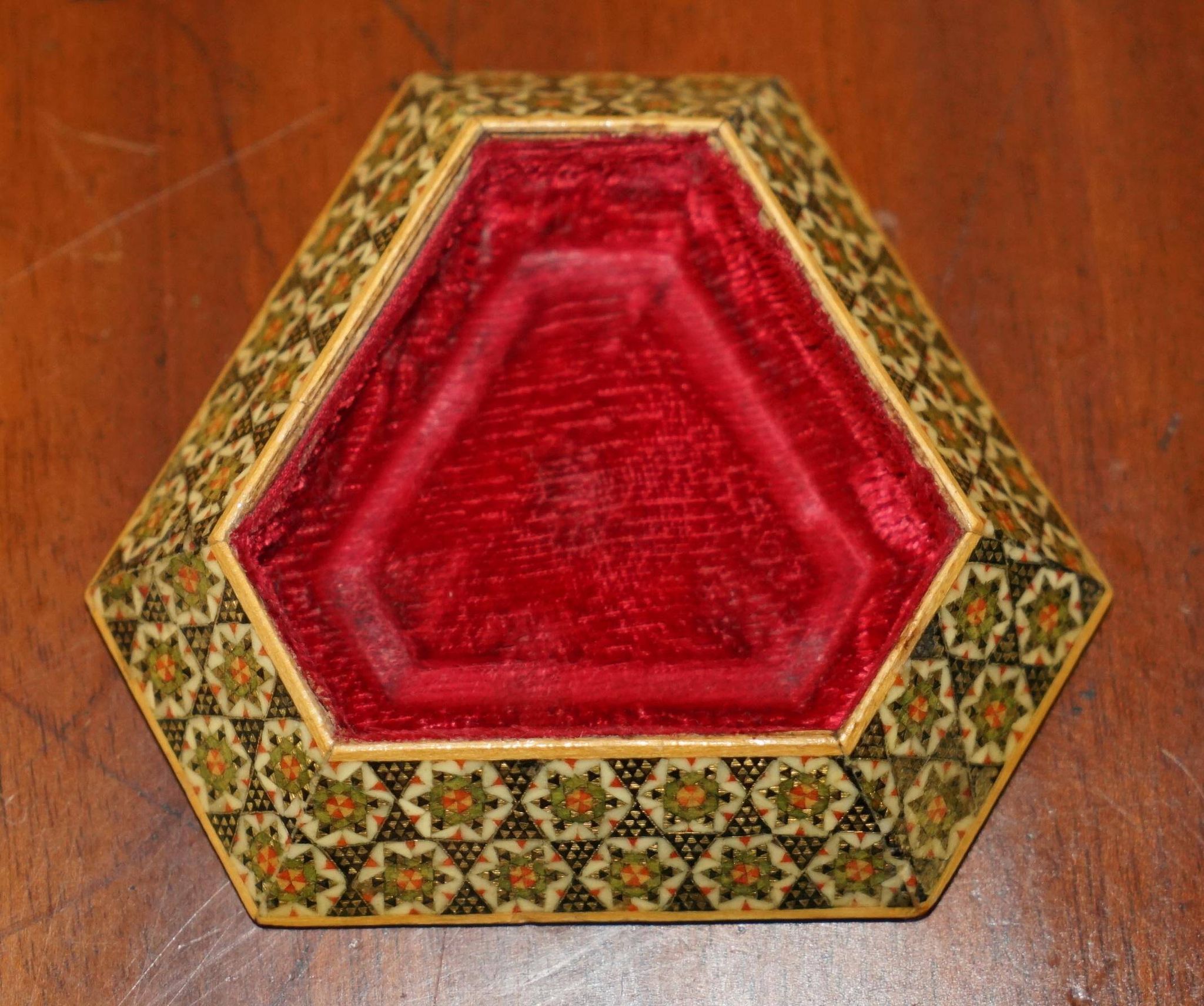 Cendrier persan antique avec plateau triangulaire en verre