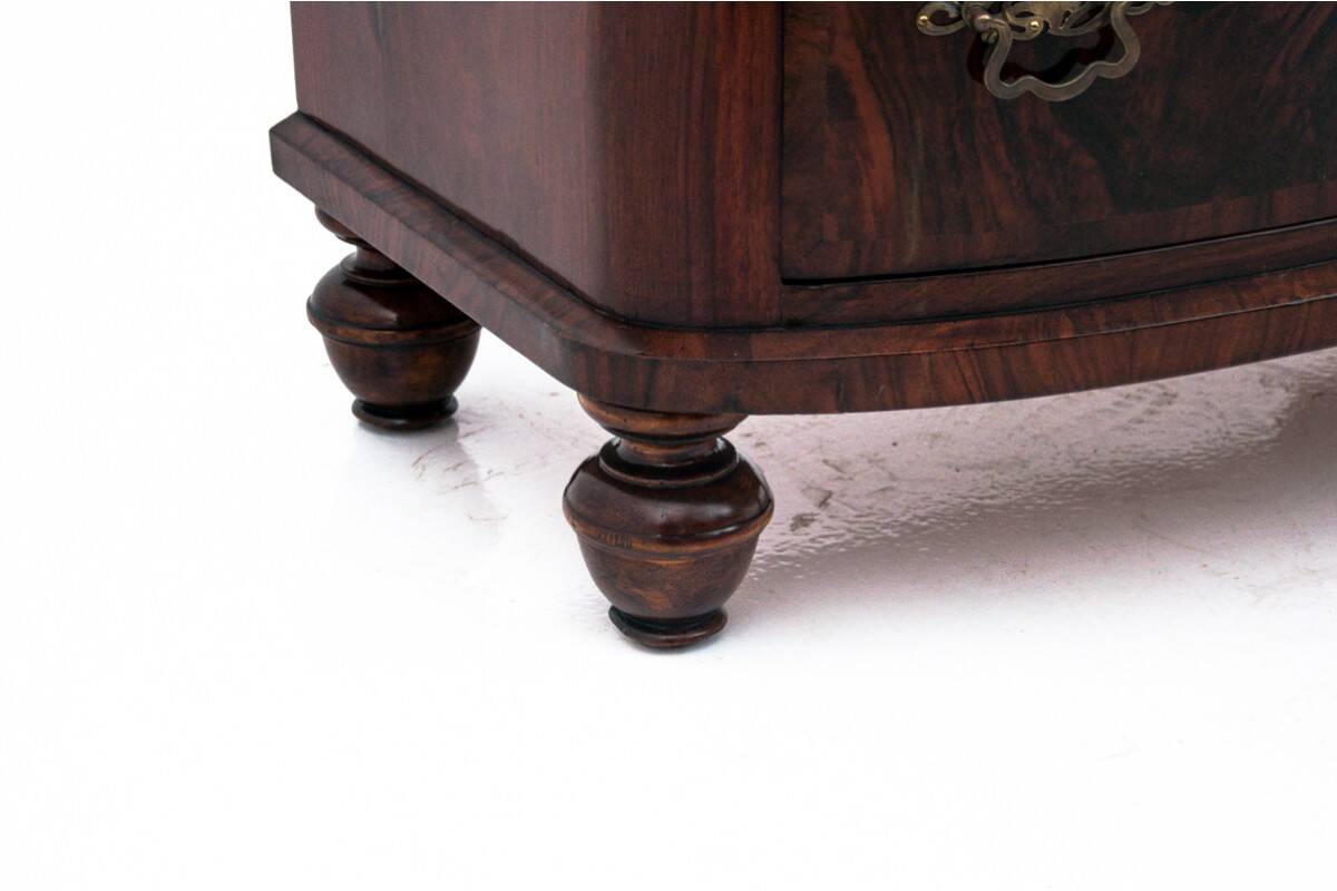 Walnut chest of drawers, Northern Europe, circa 1890. After renovation.