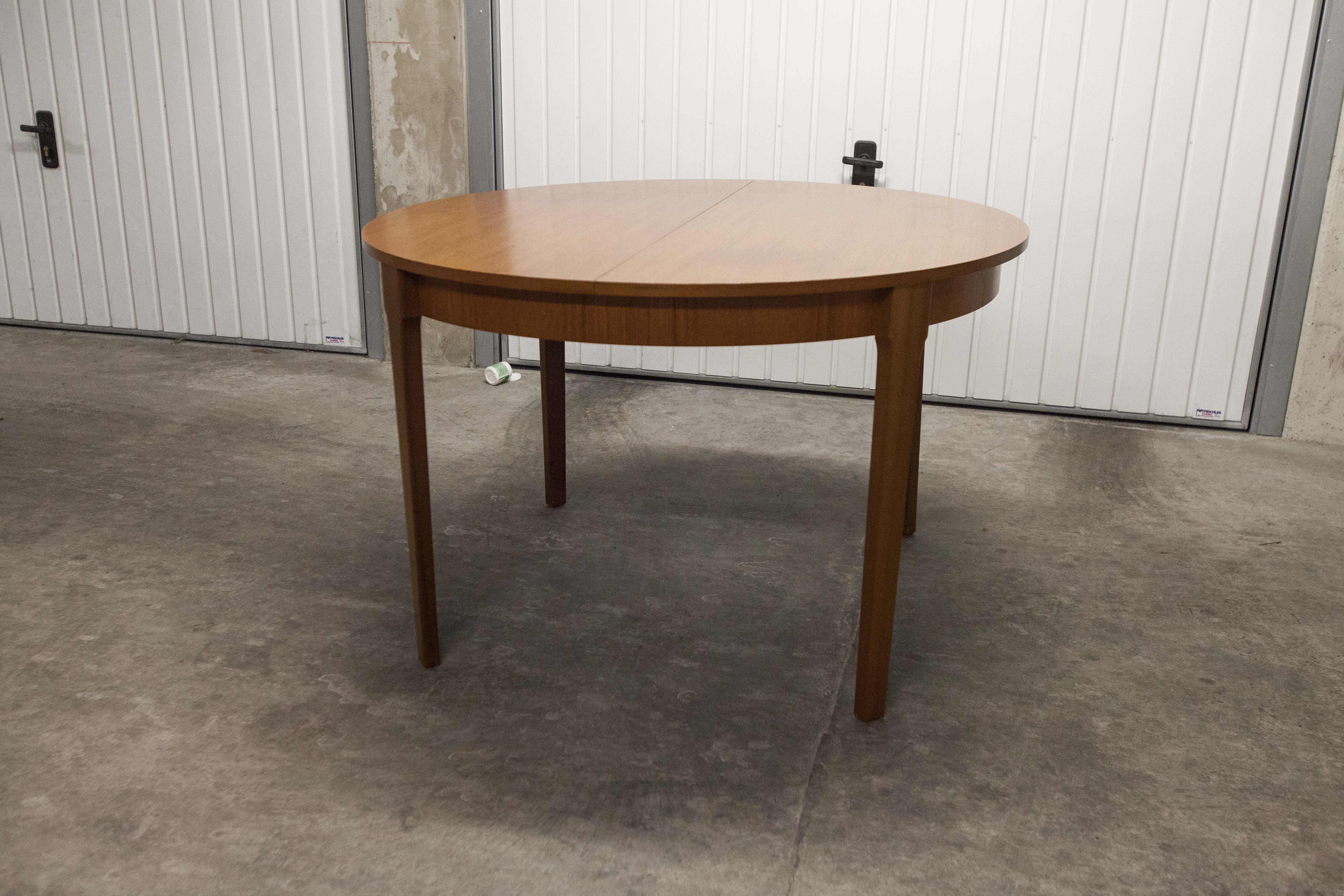 Scandinavian table in round teak with built-in extensions 1960