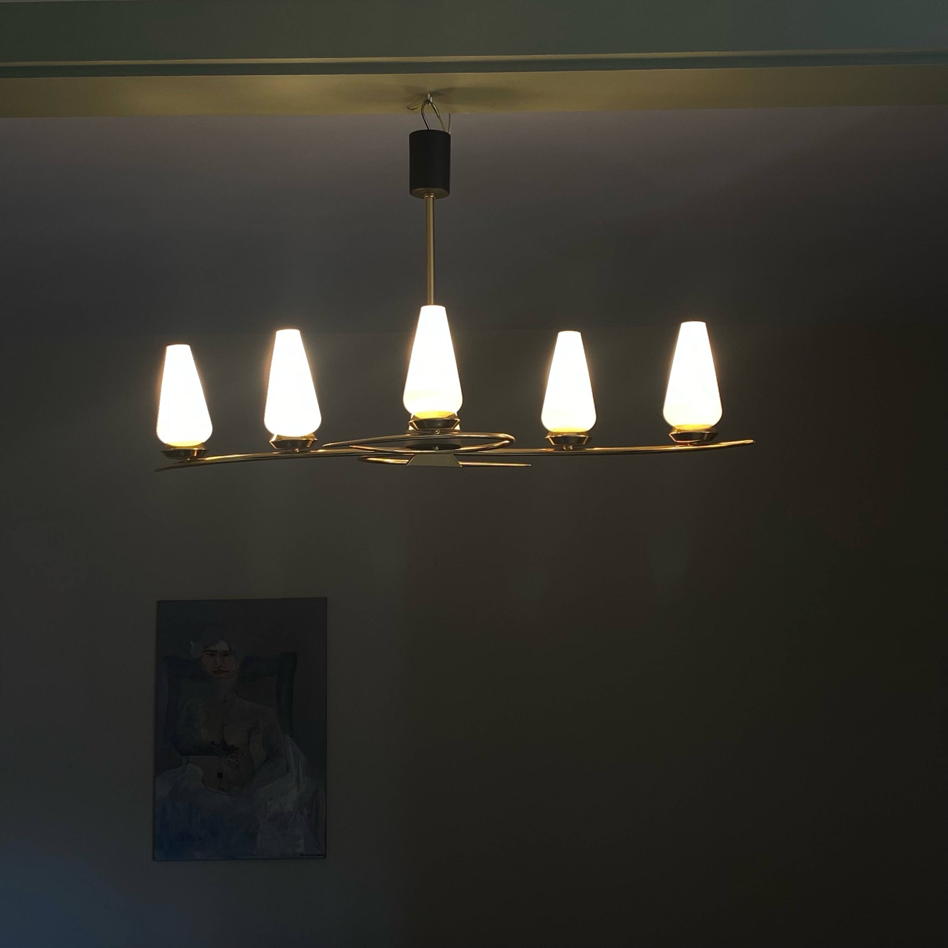 Large chandelier from 1950-1960, gilded metal with 6 white opaline glass tulips by Arlus.