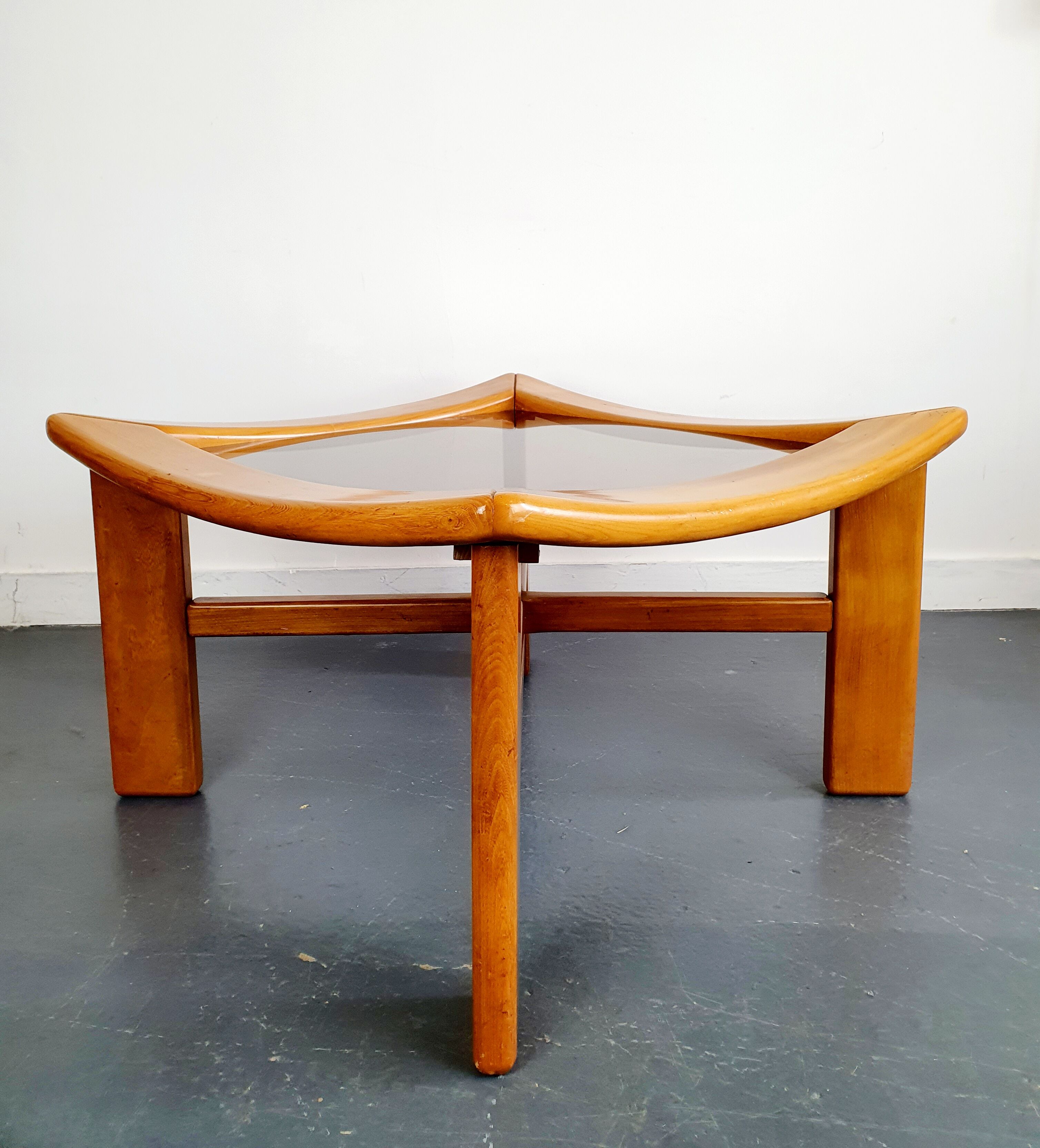 Square coffee table in wood and smoked glass