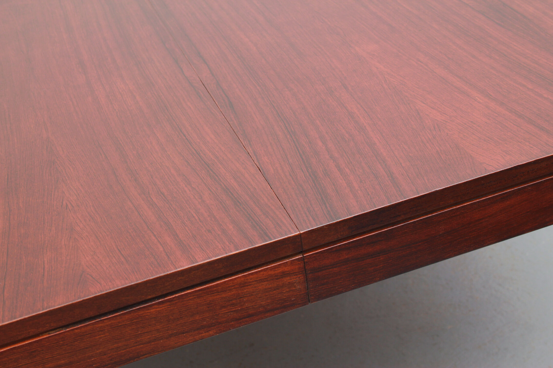 Salle à manger extensible des années 1960 en palissandre, restaurée