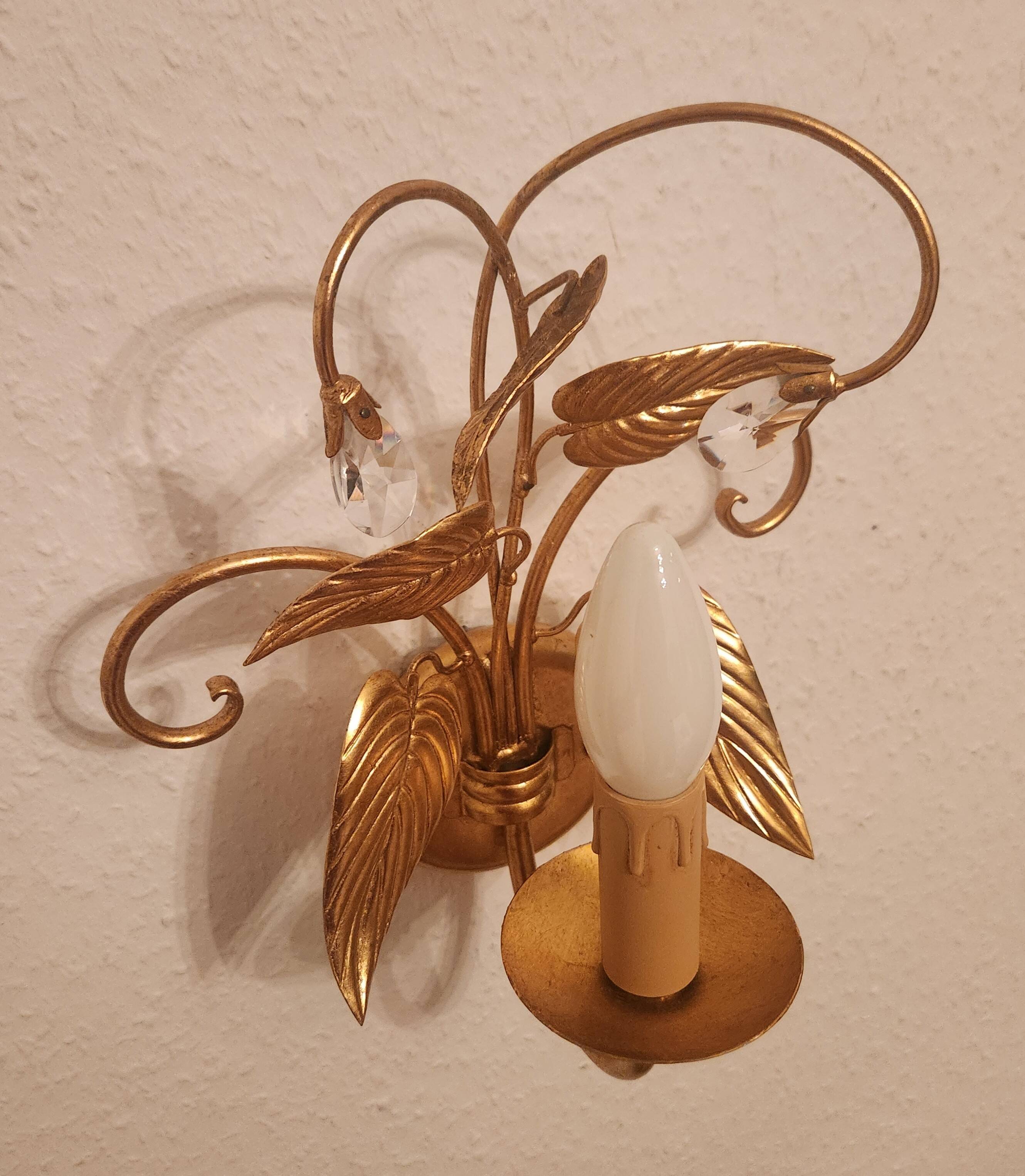 Shabby Wandlampe vergoldet Blattgold Kristallelemente Hollywood Regency 70s