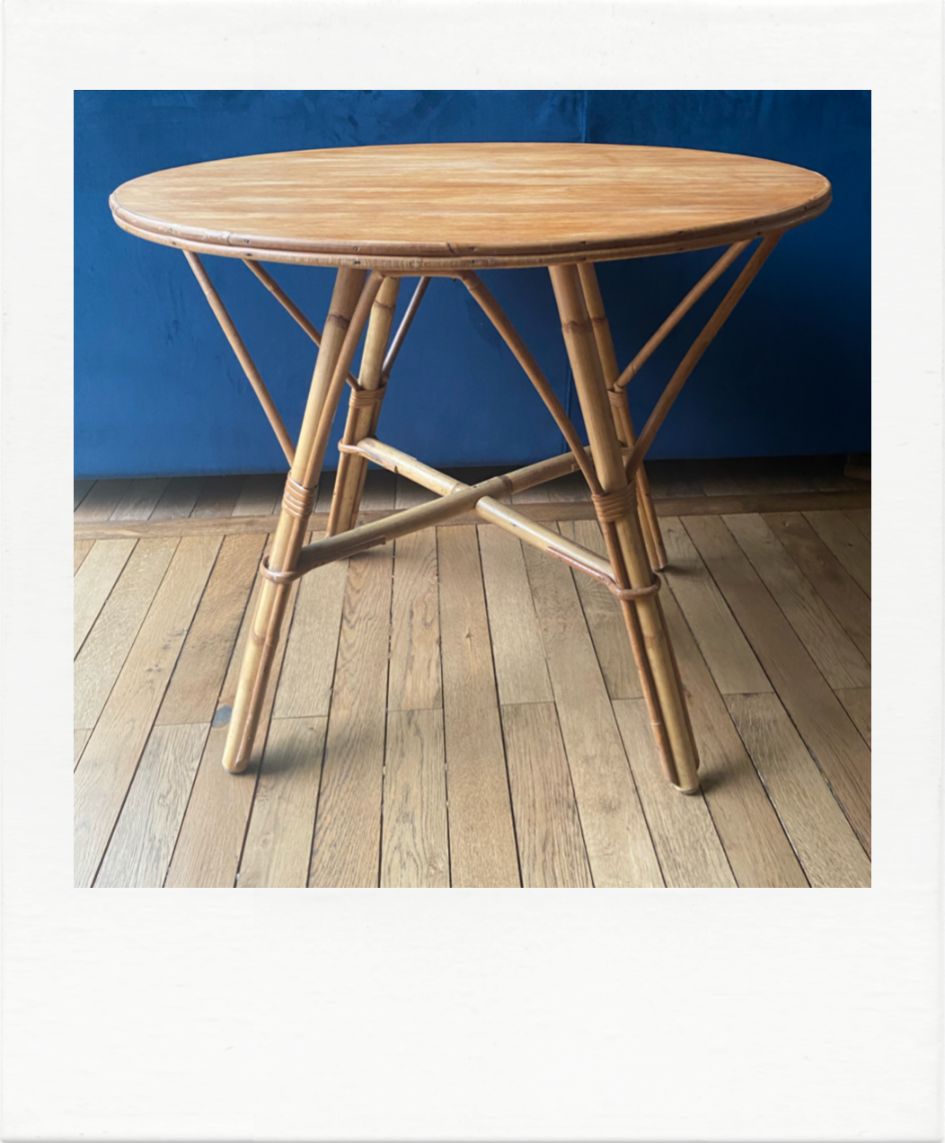 Round coffee table, in rattan and wood