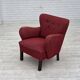 Fauteuil danois des années 1960, en laine de meuble rayée rouge, pieds en bois de chêne.