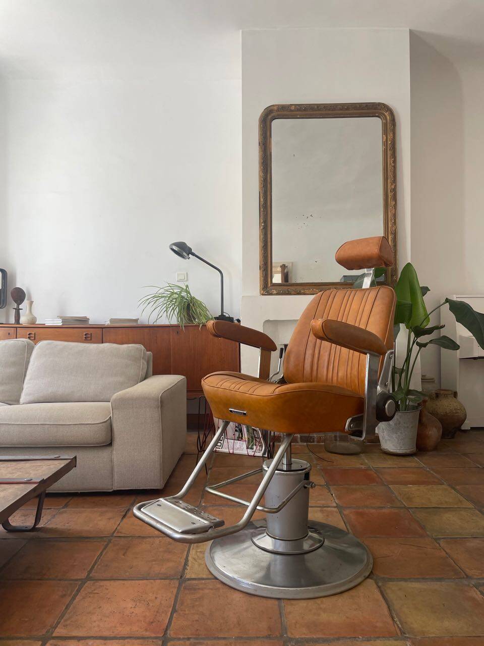 Belmont hairdressing chair