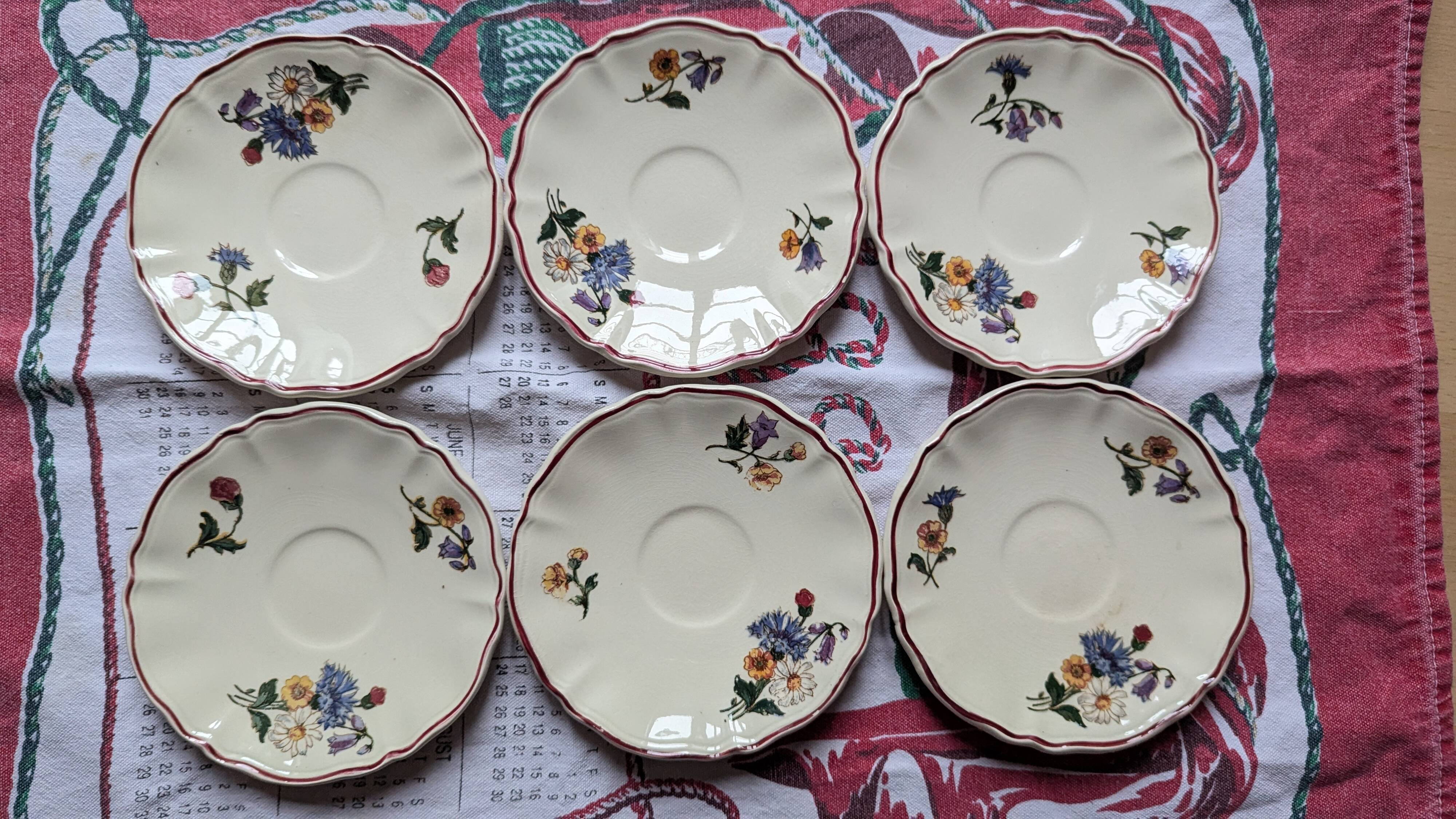 6 flowery bowls
