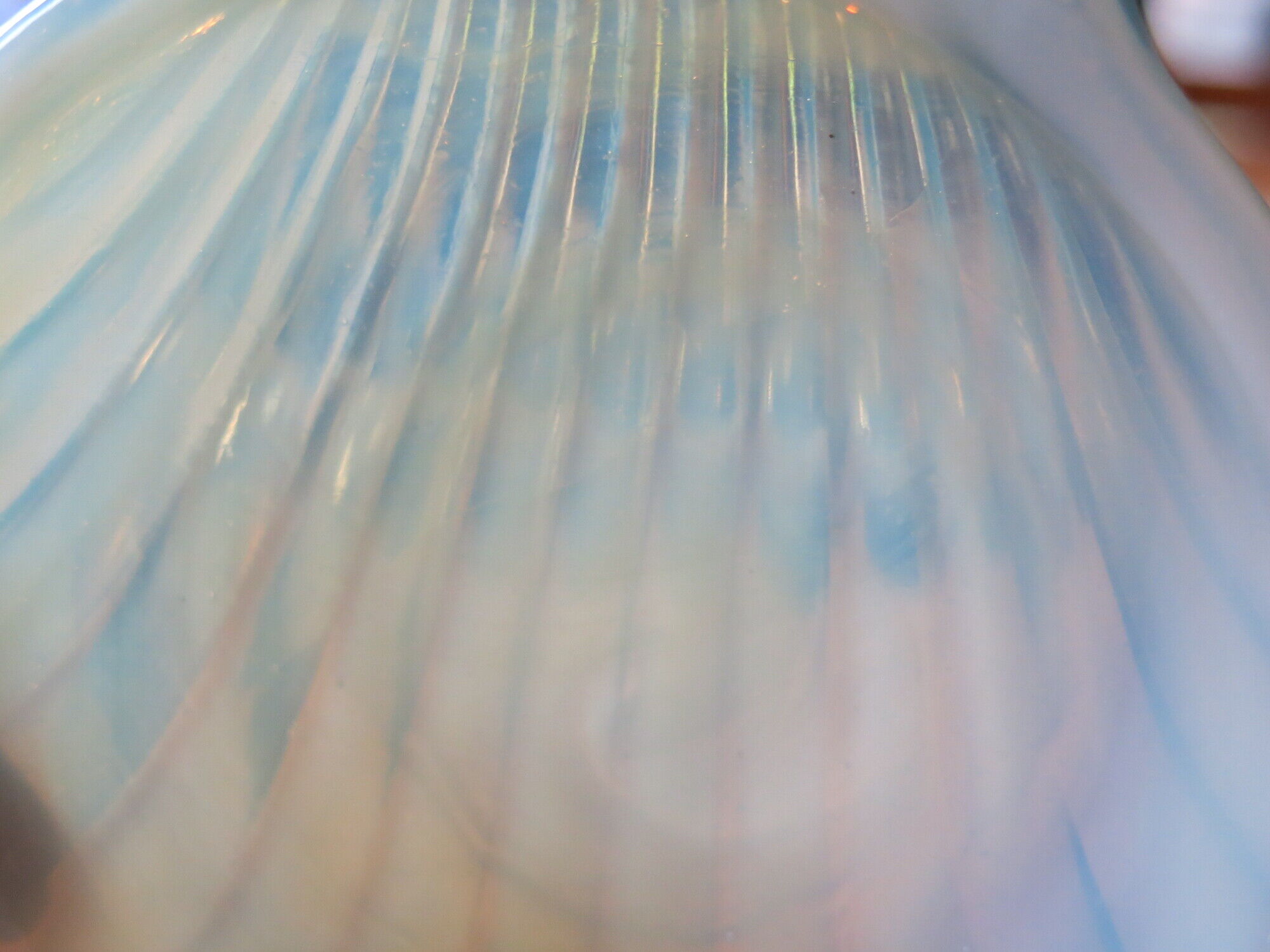 6 dishes with scallops in opaline from Arcopal in very good condition
