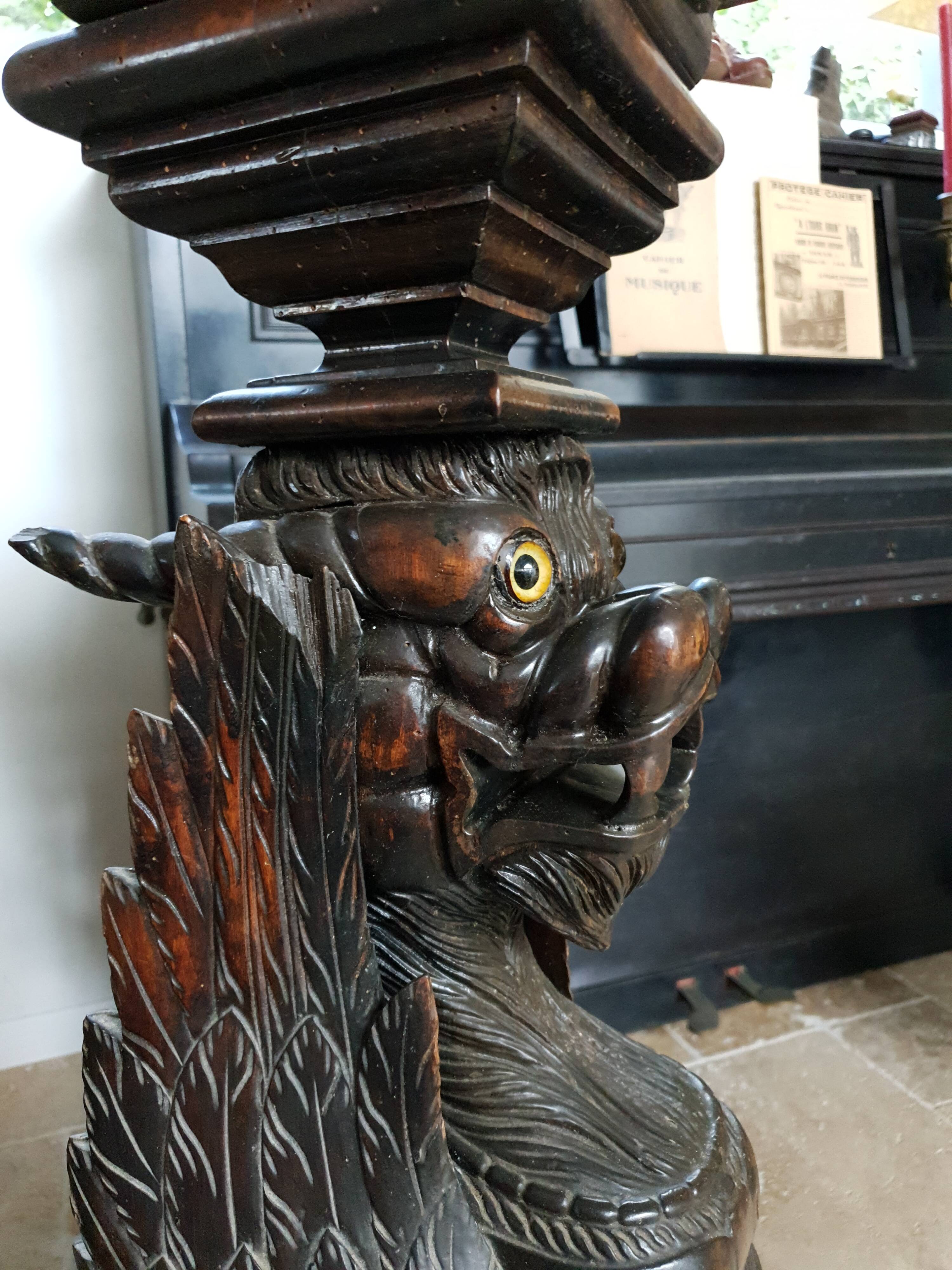 Saddle column griffin winged lion head