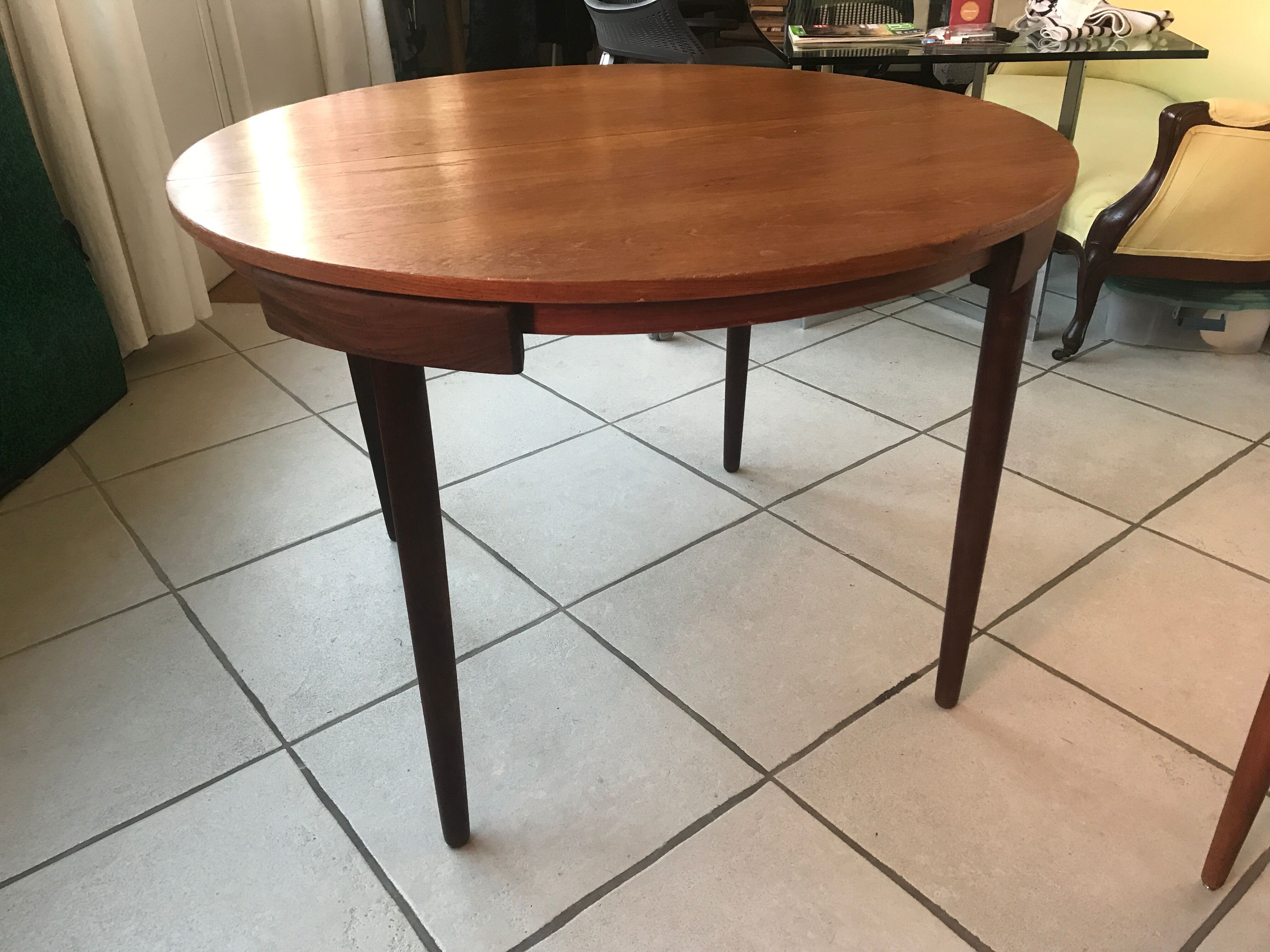 Extension table and 4 chairs by Hans Olsen edited by Frem Rolje