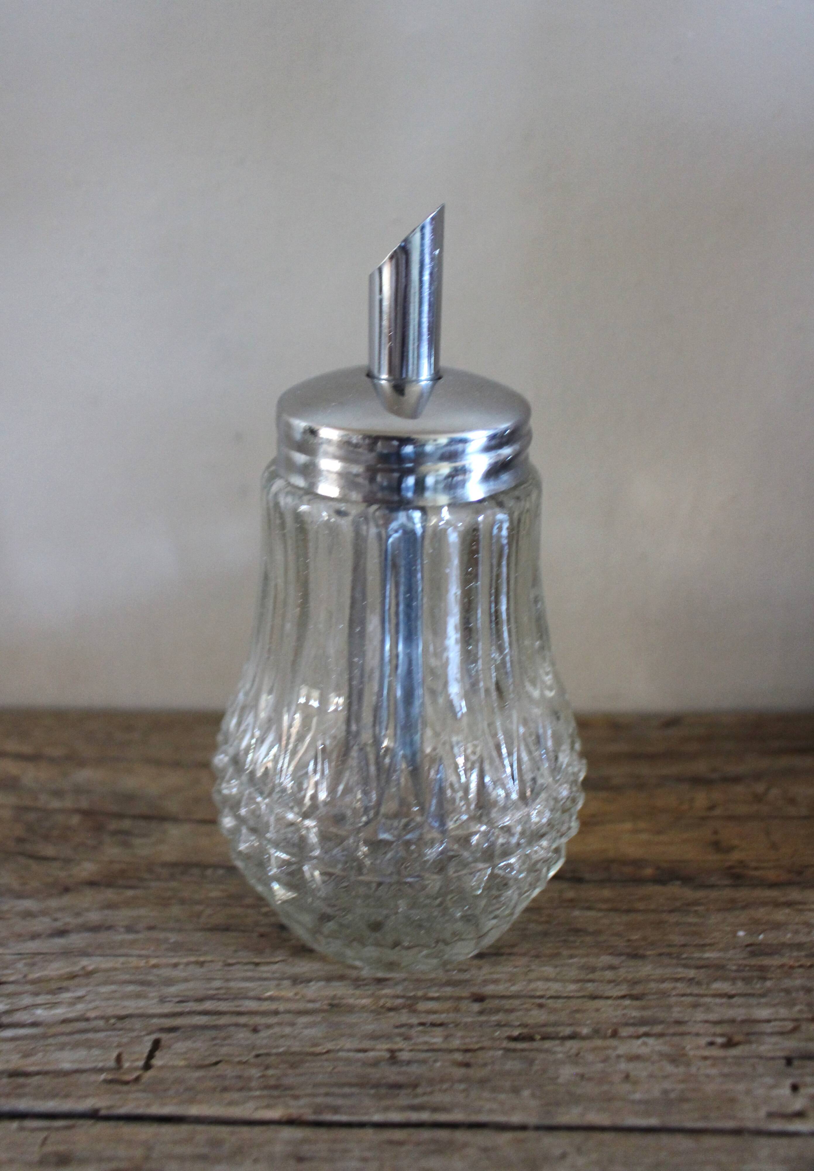 Sucrier vintage en verre ciselé à bec verseur