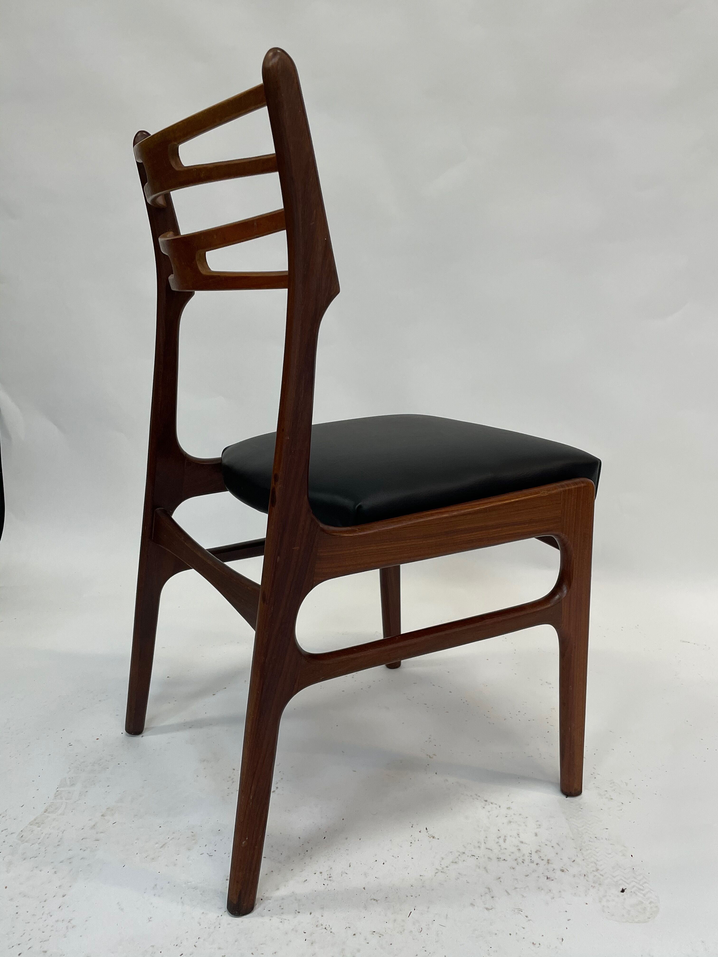 Set of five dining chairs by Johannes Andersen, model 101 Danish Design