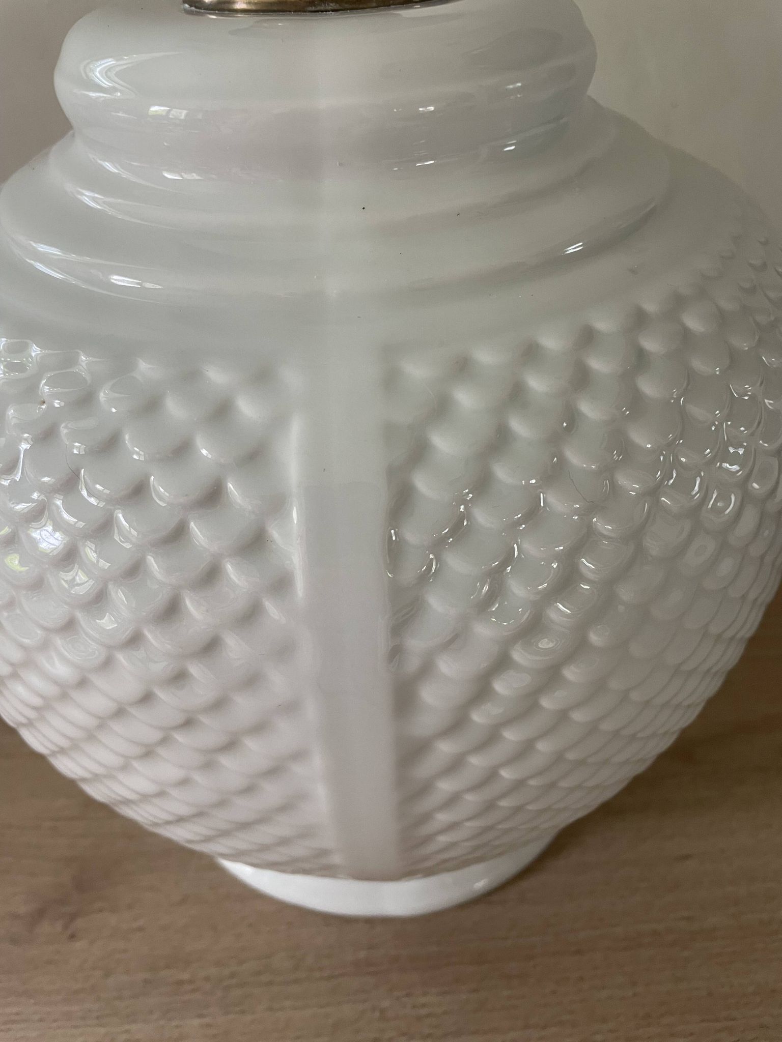 Pied de lampe vintage en céramique émaillée motifs écailles