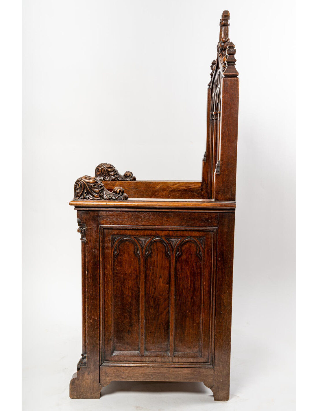 Neo-Gothic armchair in walnut, 19th century