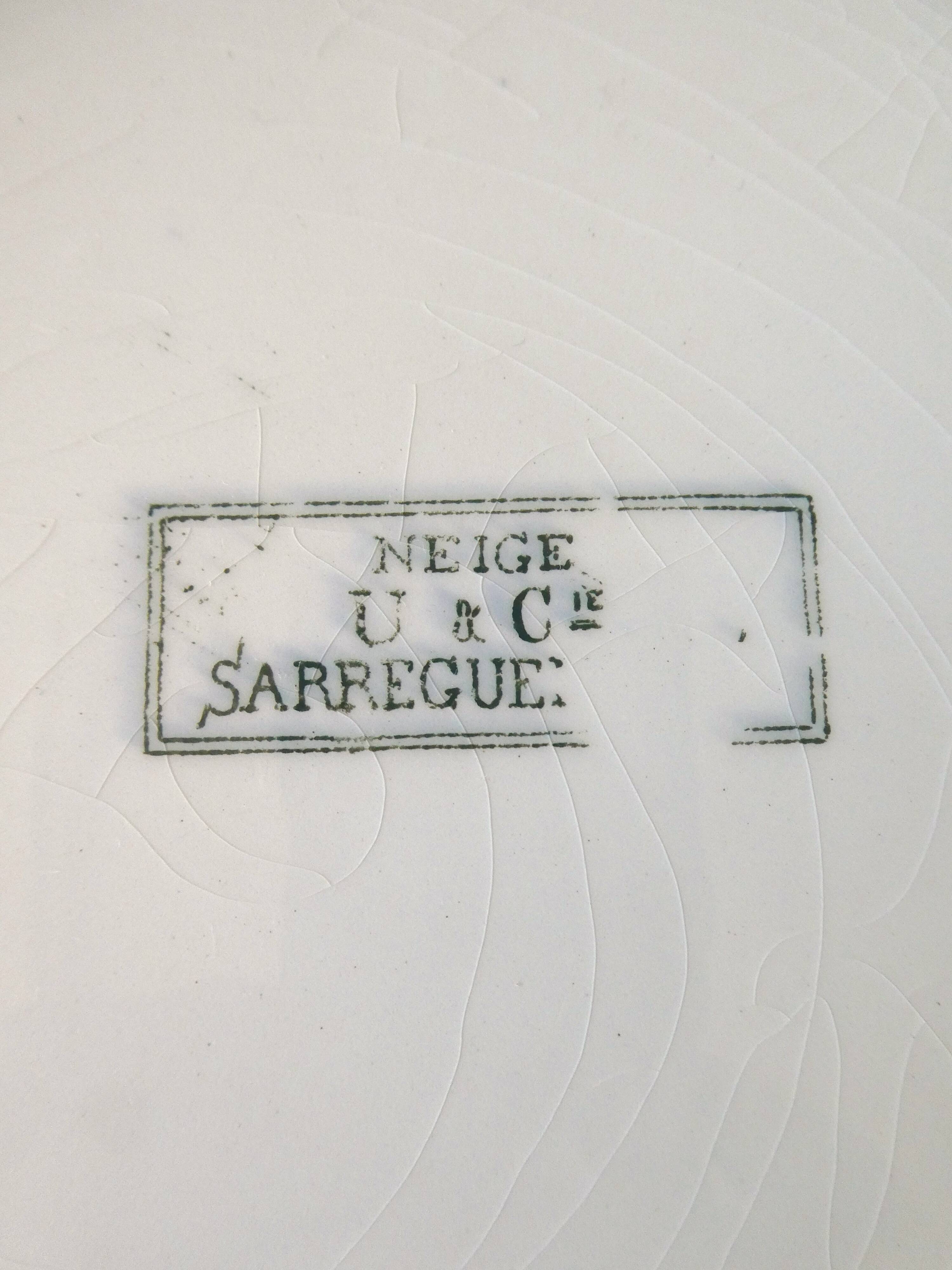 Round dish Sarreguemines, bird décor, model Snow, 1900