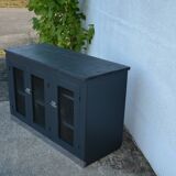 Caged Parisian buffet type breakfast buffet