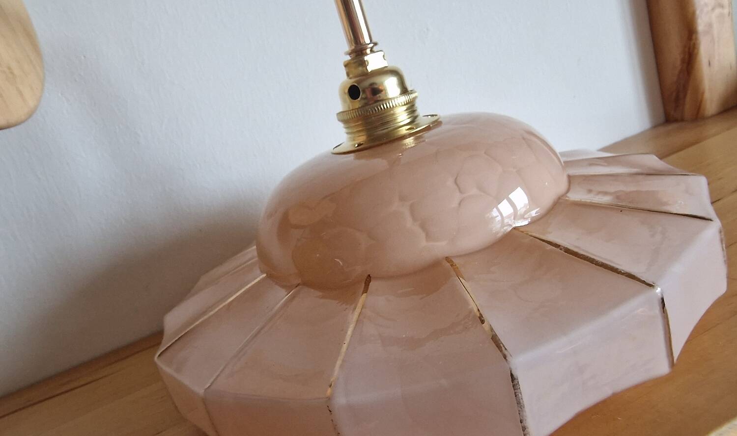 Art Deco wall lamp in marbled pink Clichy glass
