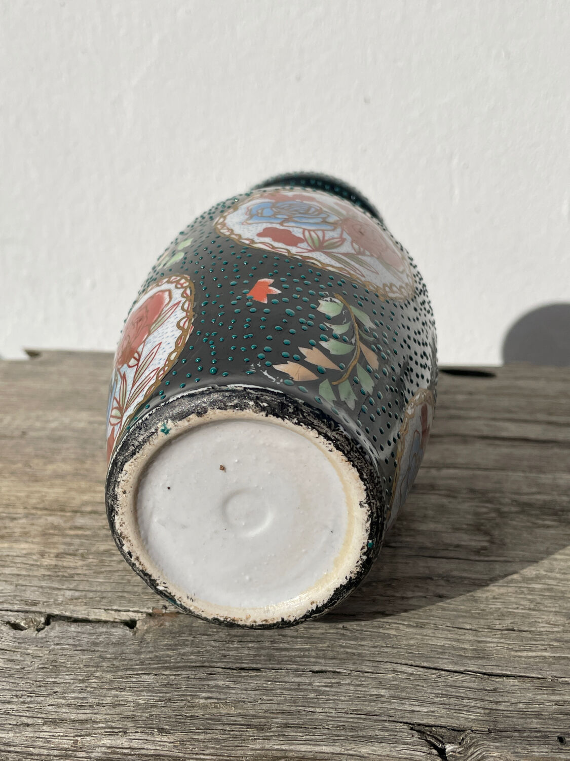 Asian vase in black ceramic with floral decoration