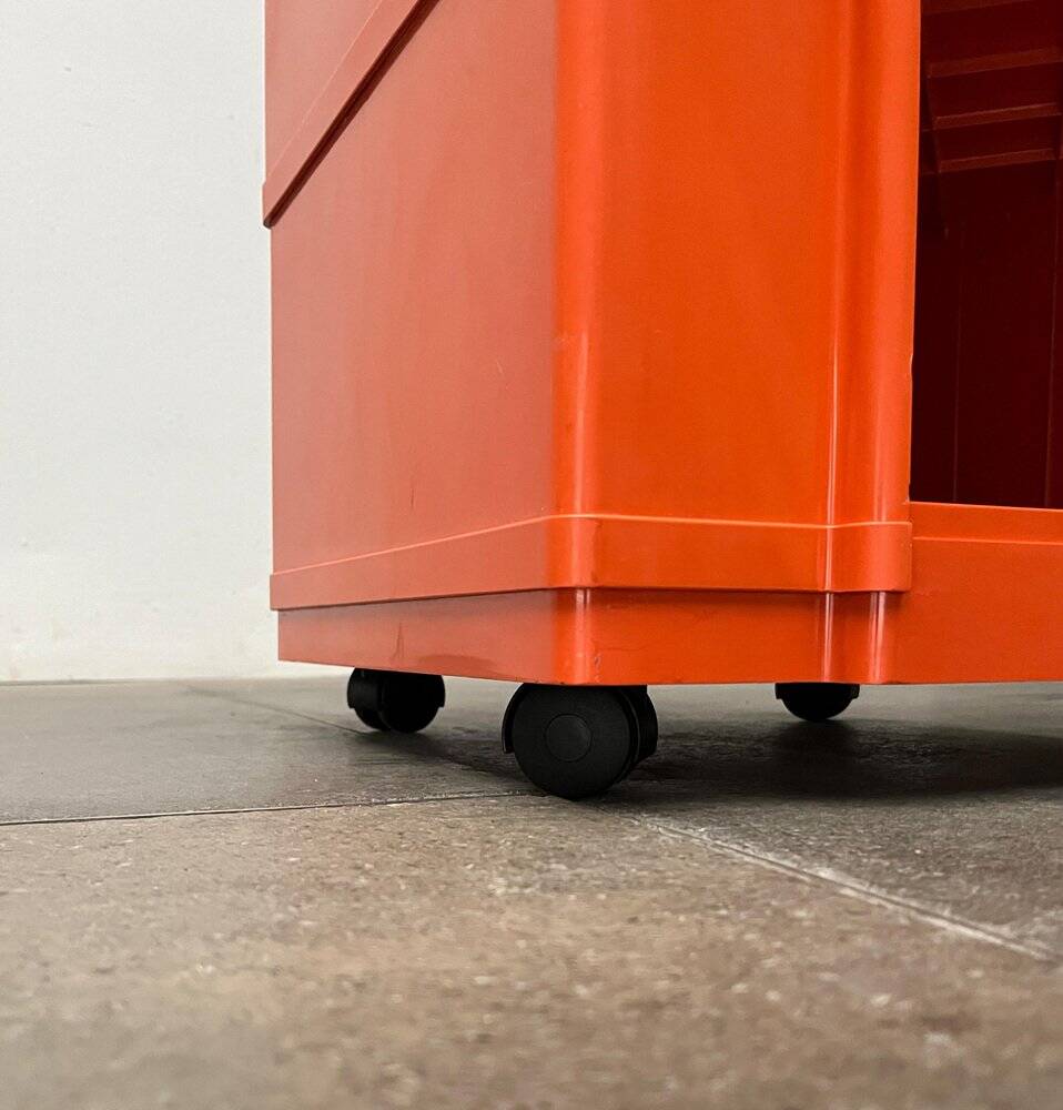 Dessert or space-age side table by Giovanni Pelis for Stile Neolt, 1960s.