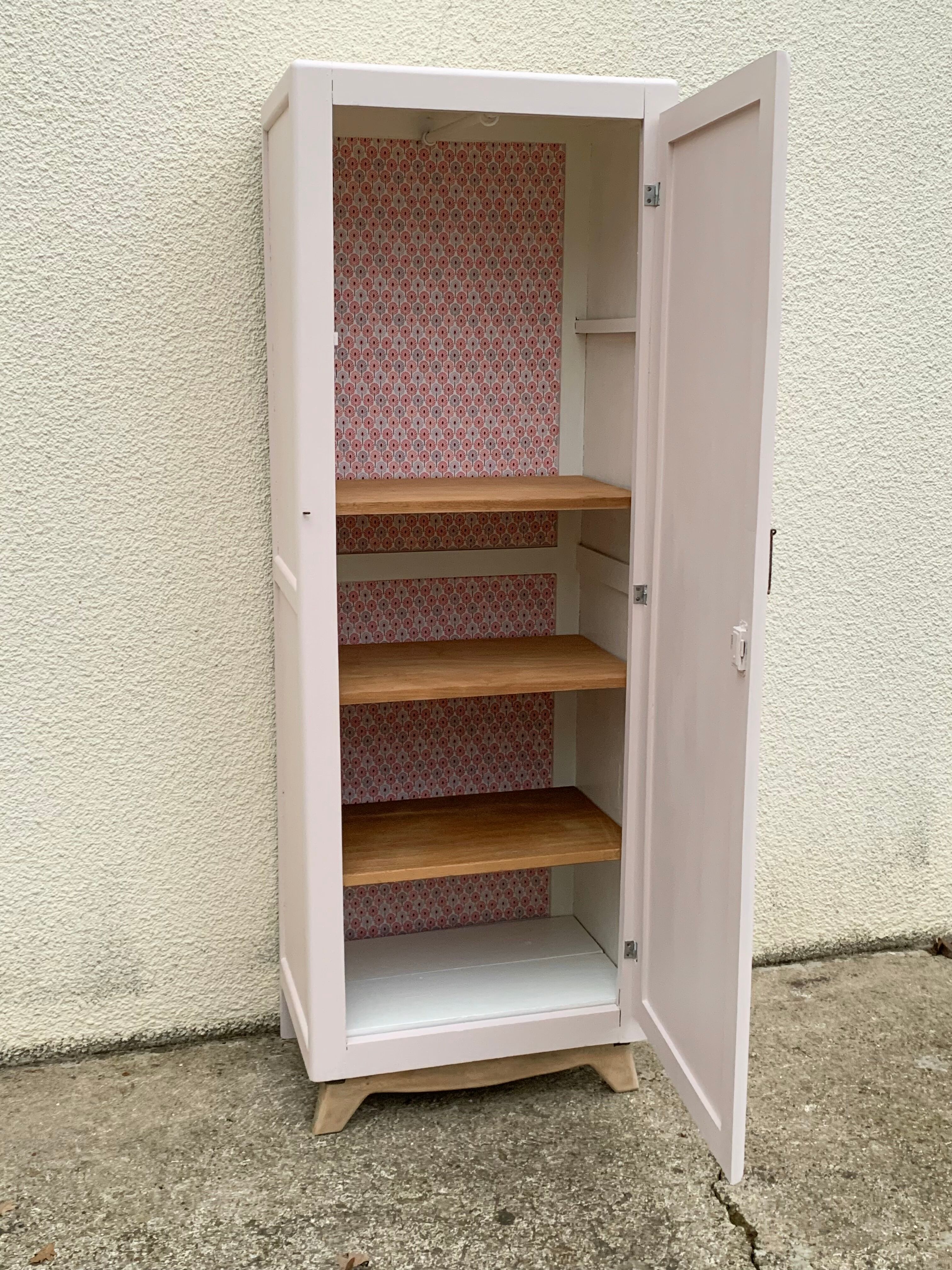 Parisian bonnetière cabinet nude 1930