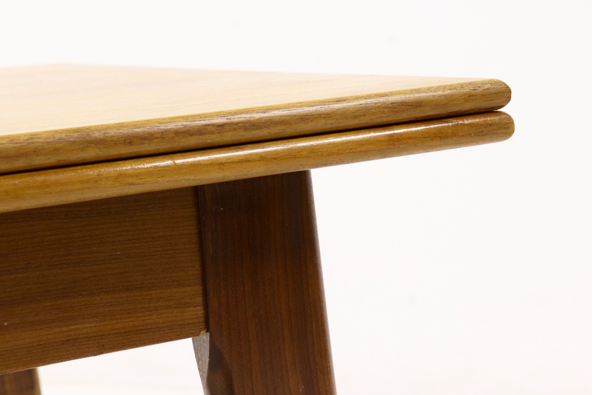 Table à manger design danois en teck extensible des années 1960