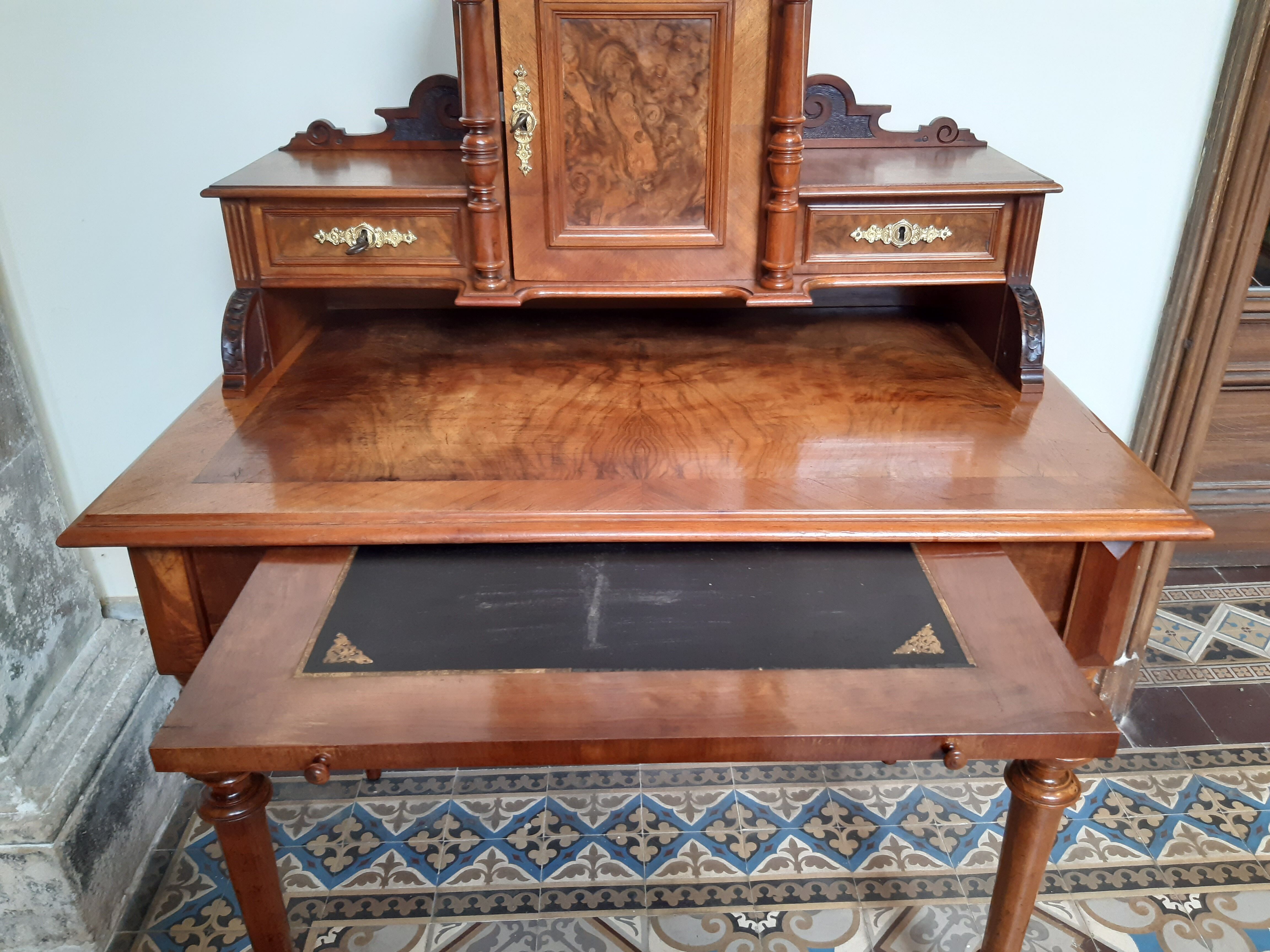 Old-standing desk in solid walnut and walnut veneer, period Alsace