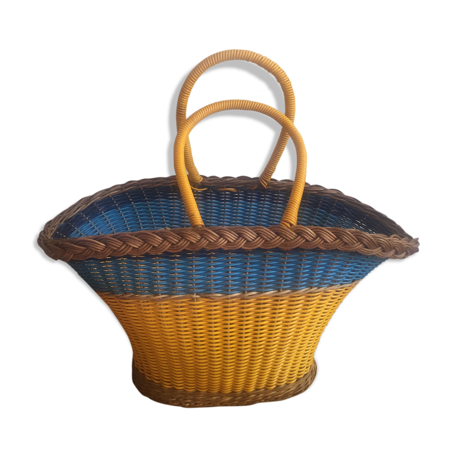 Rattan and scoubidou basket