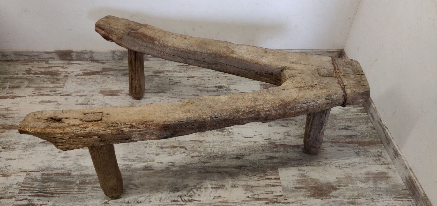 Banc brutaliste atypique