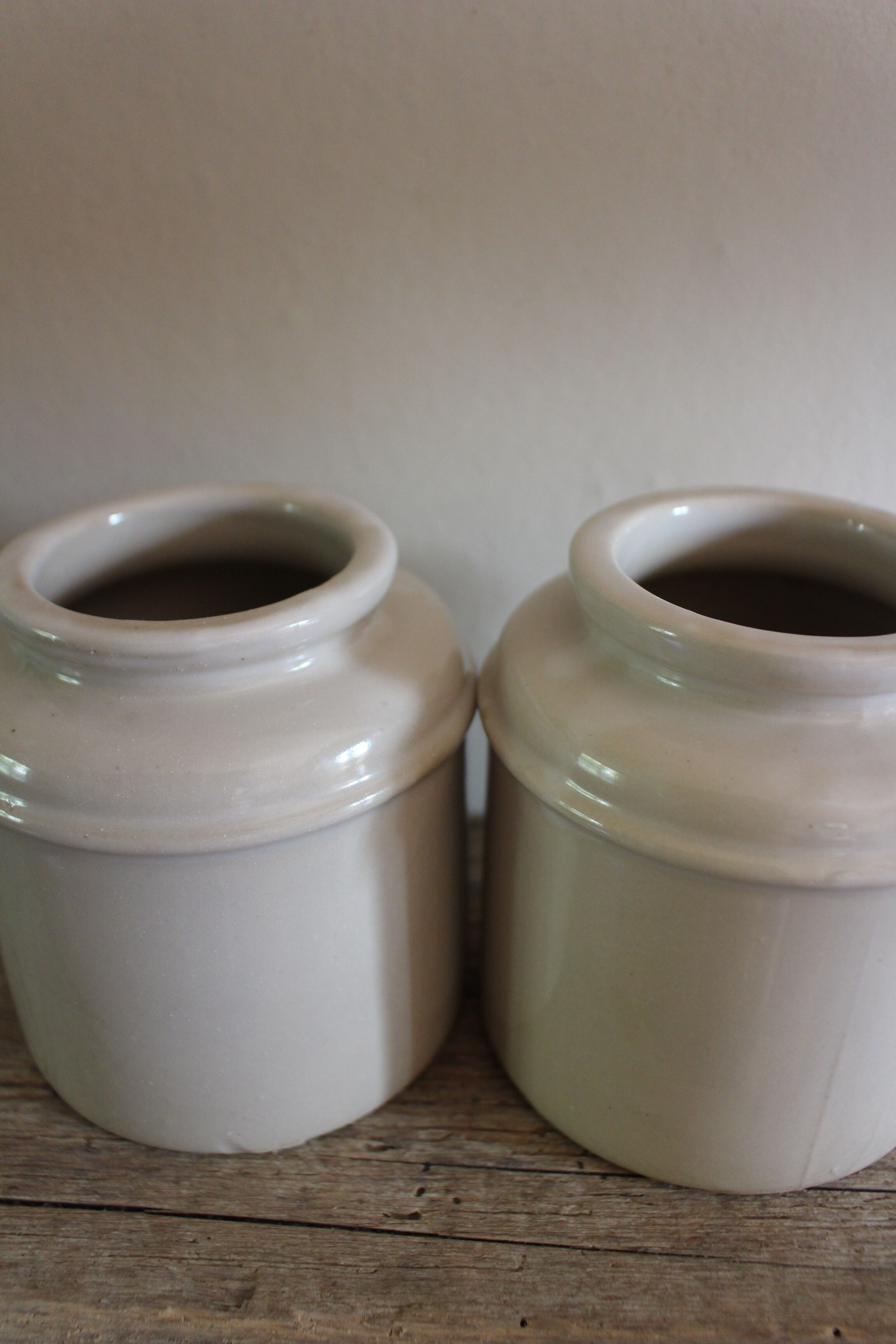 A lot 2 small pots varnished gray vintage