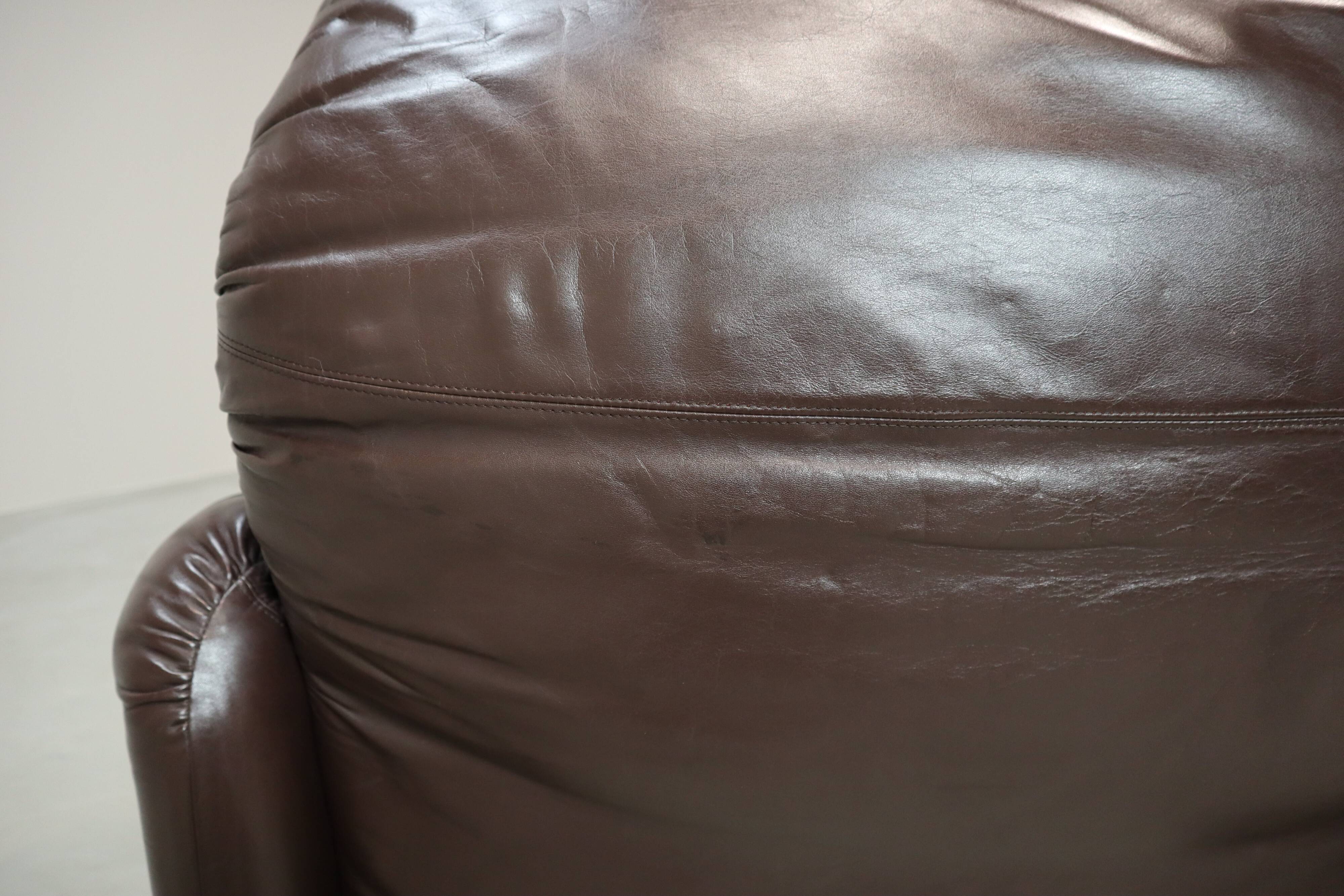 Pair of Maralunga leather armchairs by Vico Magistretti for Cassina, 1974