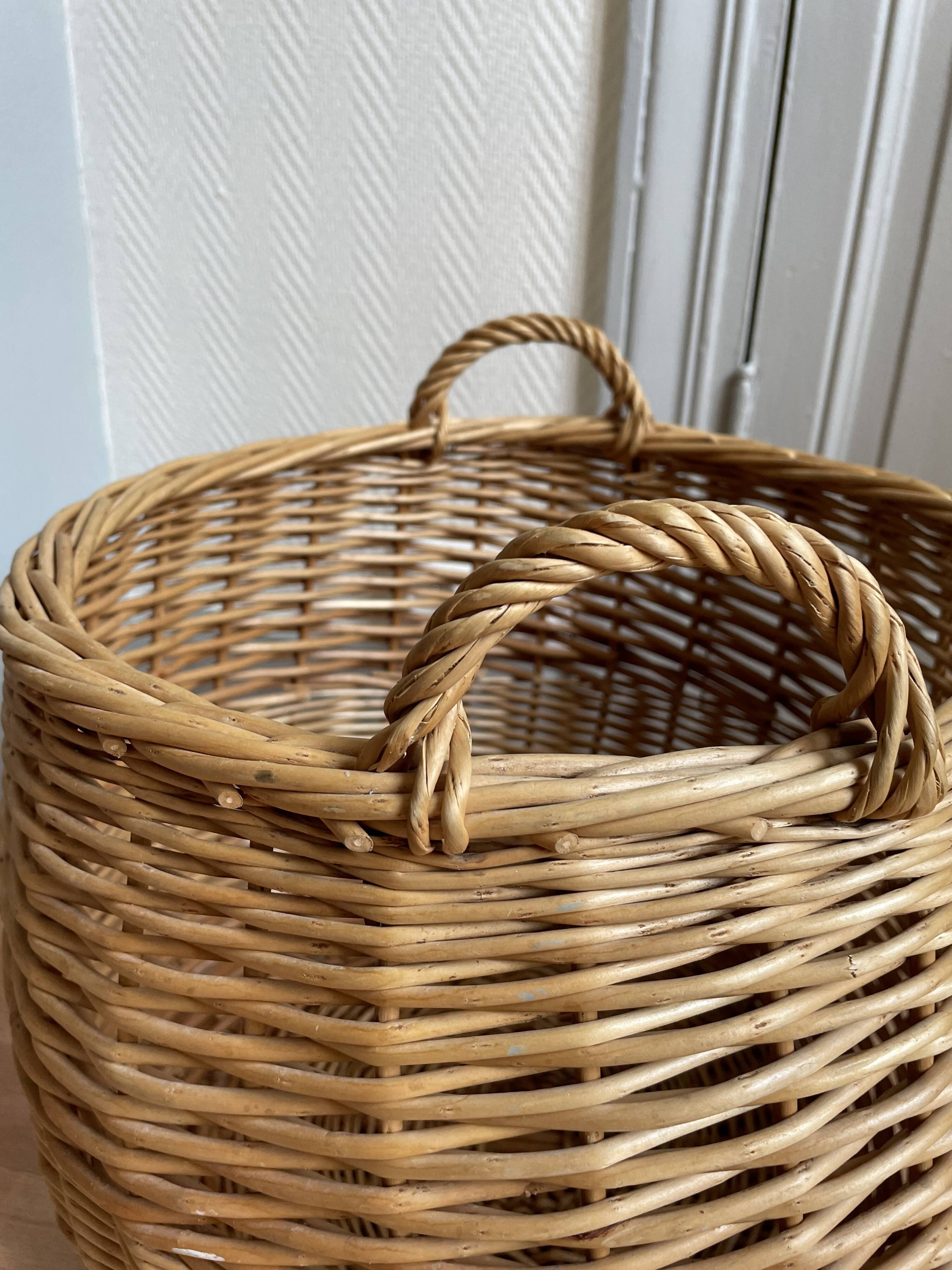 Wicker laundry basket