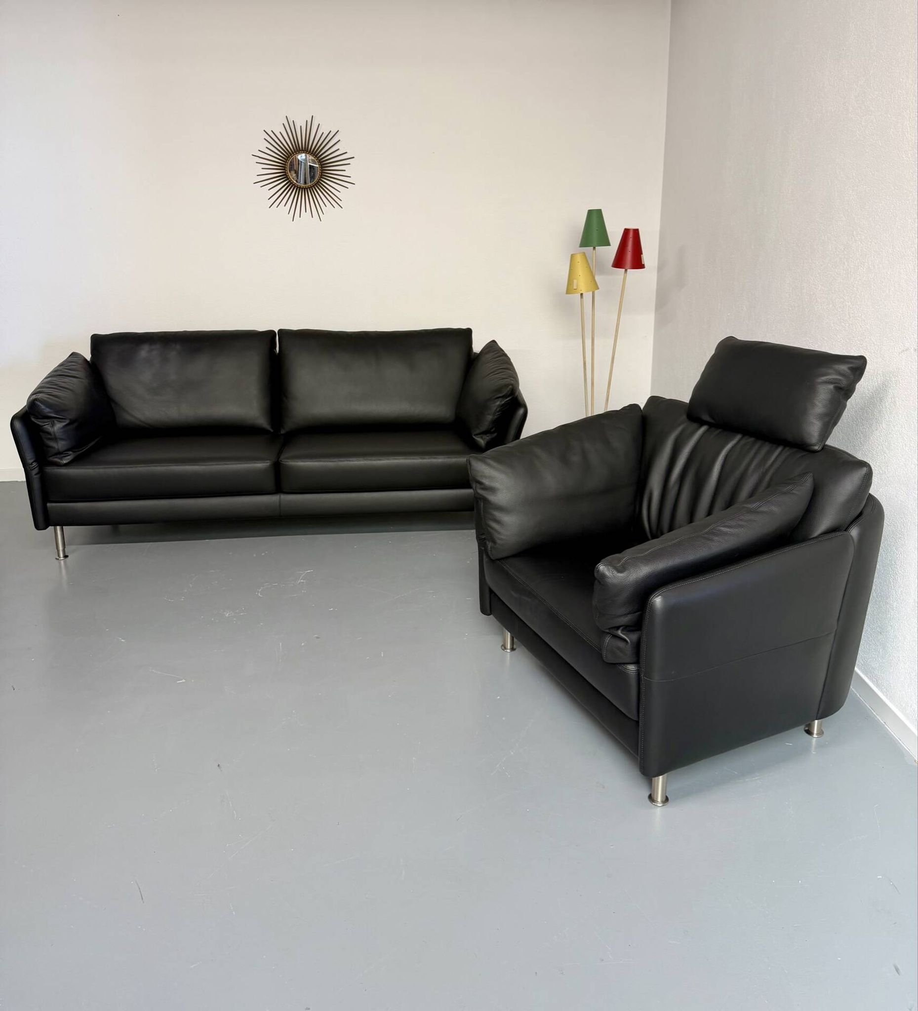 Contemporary design armchair Intertime I-Cielo in black leather