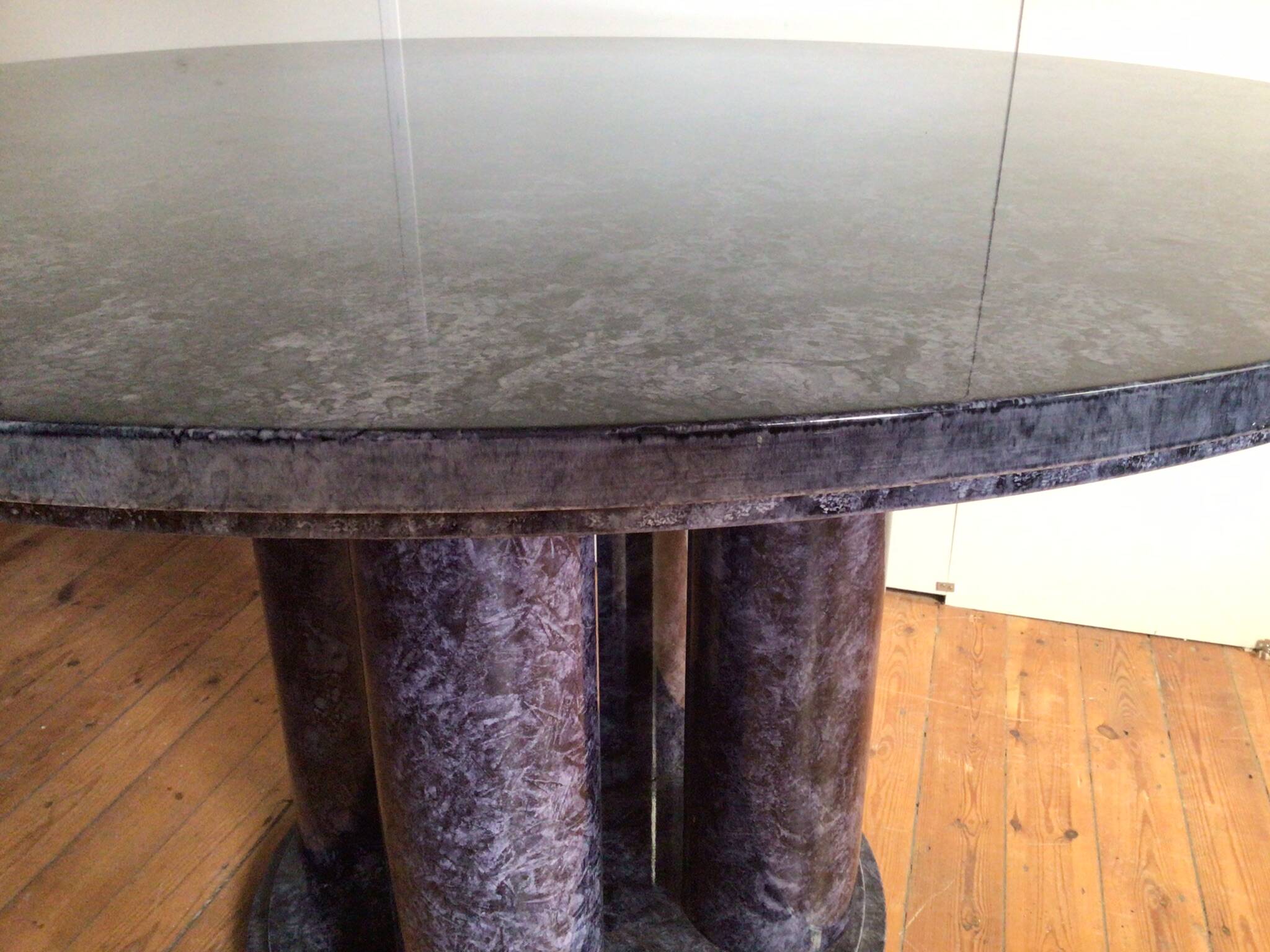 table à manger en faux marbre