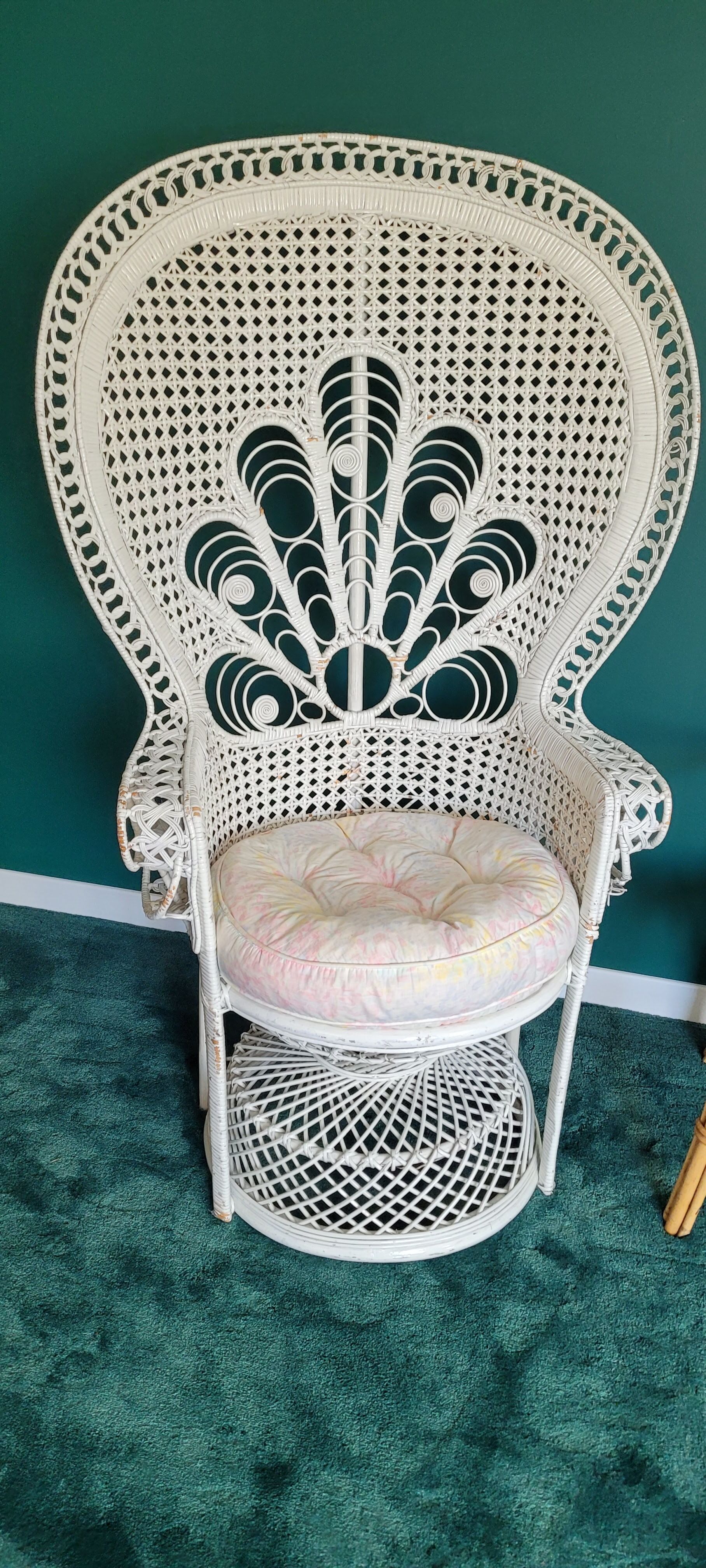 Armchair Emmanuelle white with cushion