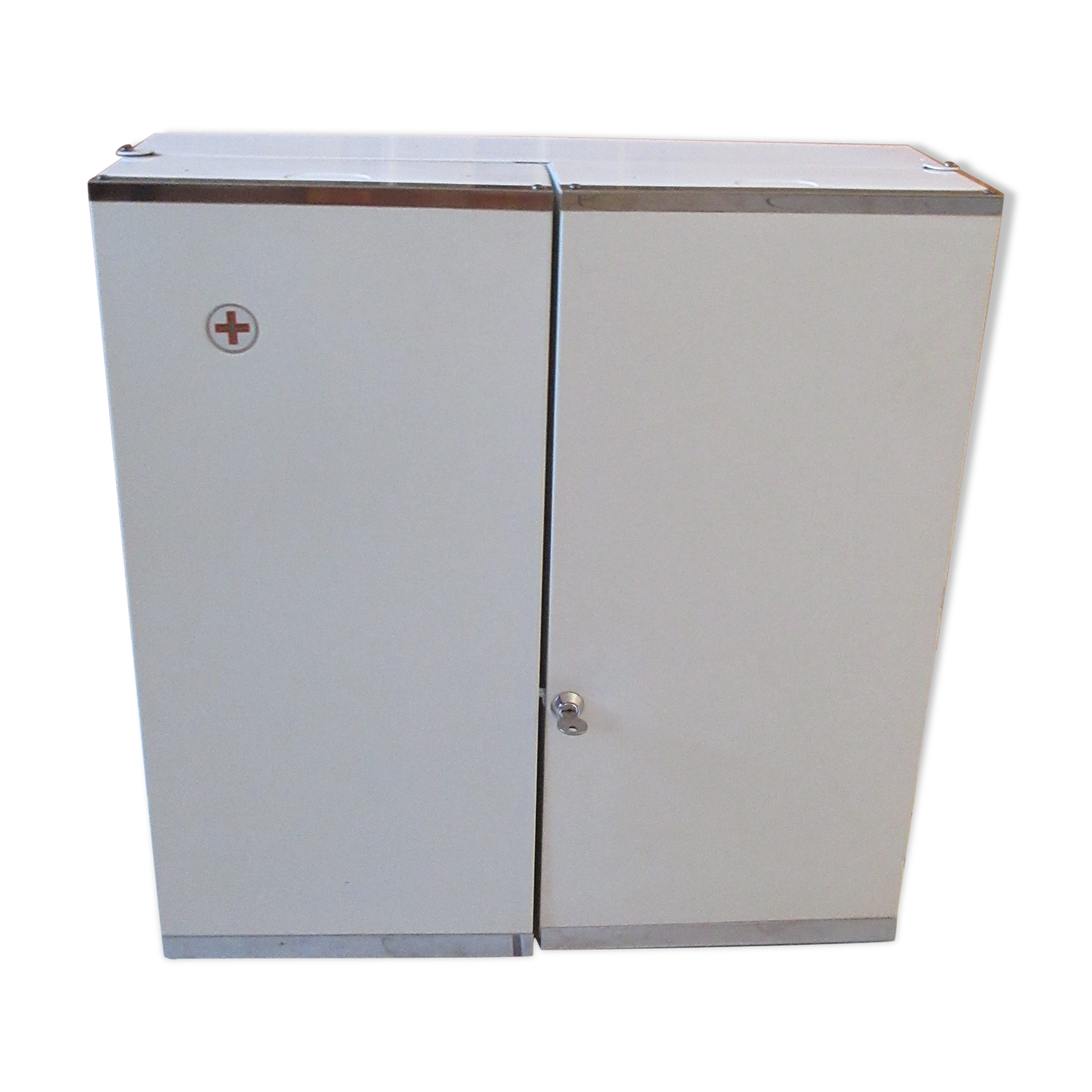1970s metal medicine cabinet