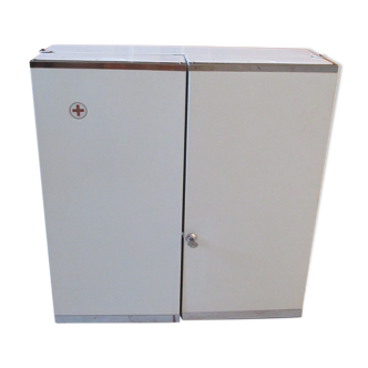 1970s metal medicine cabinet