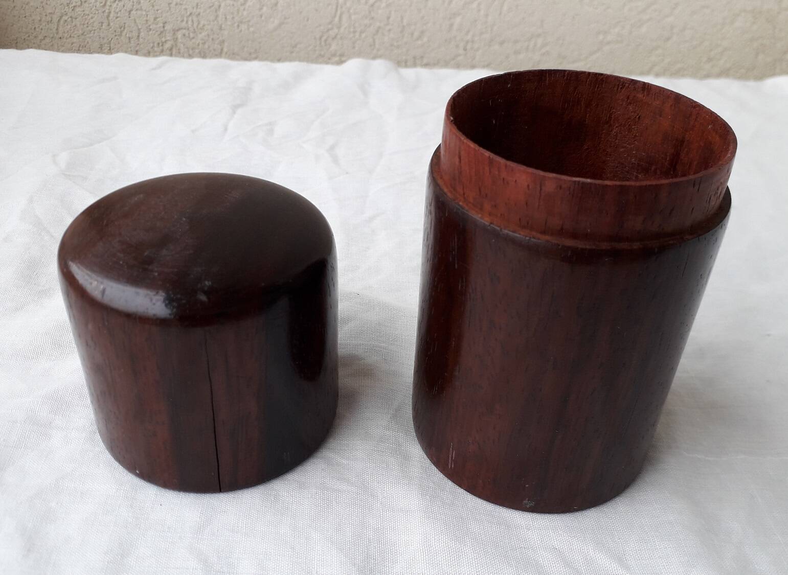 Cylindrical wooden box