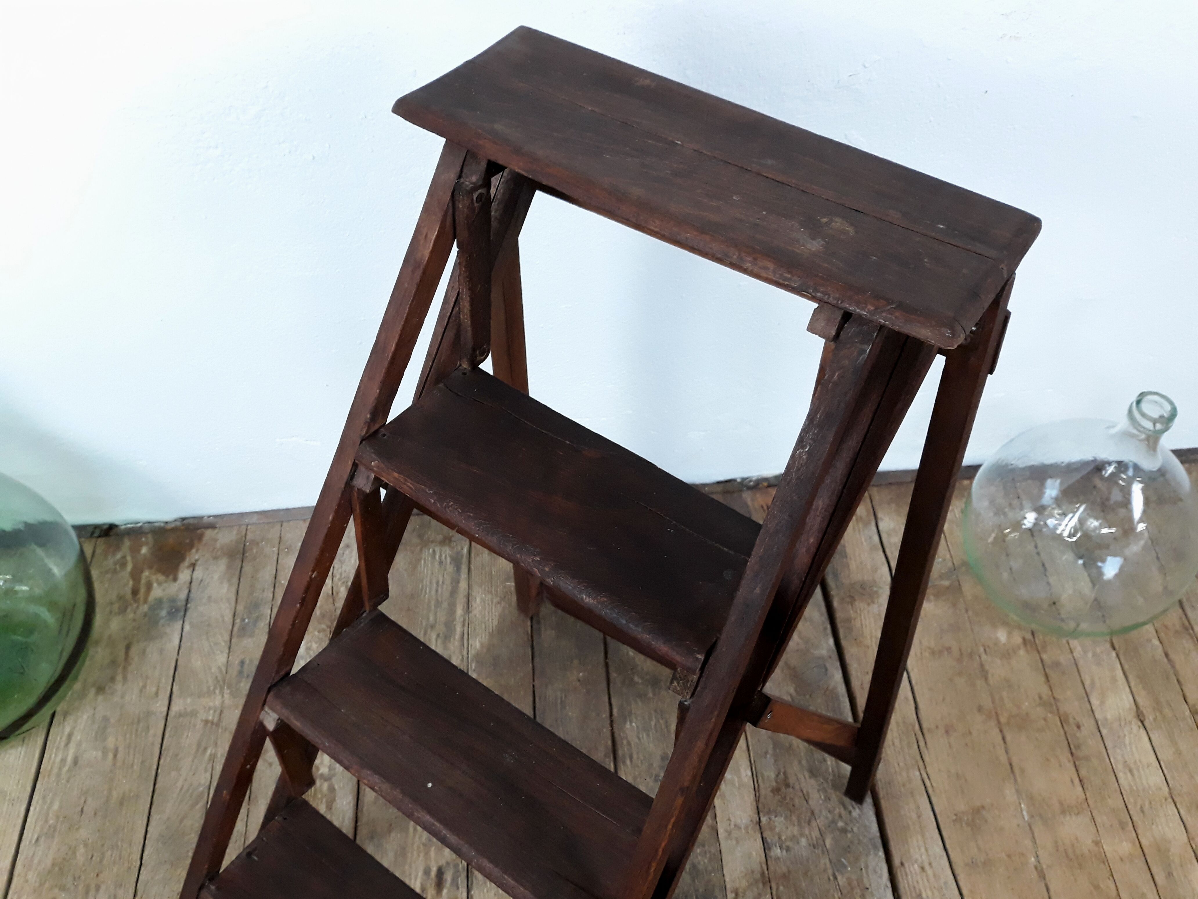 Former painter wooden stepladder