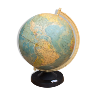Terrestrial globe from 1971