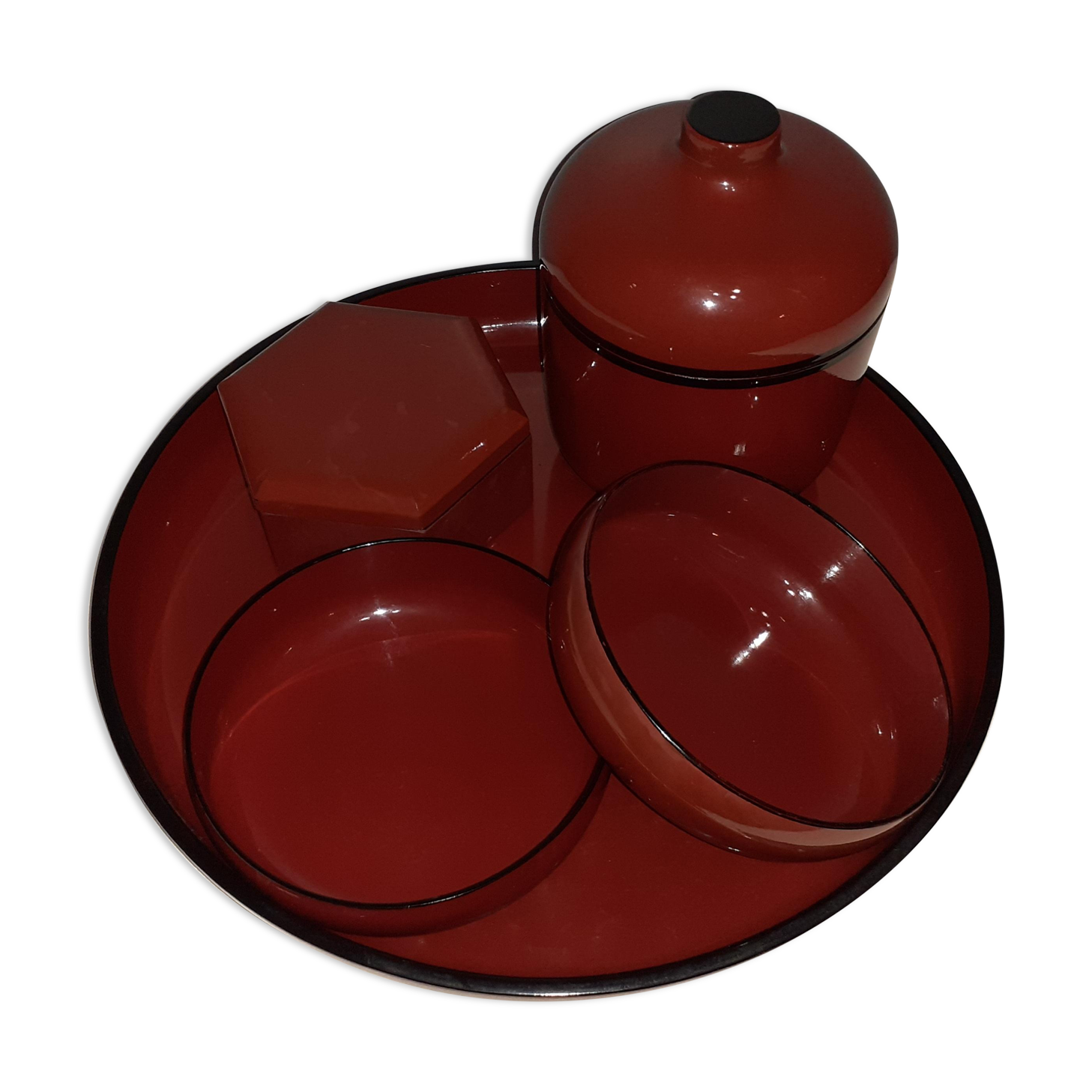 Plateau en bakélite laqué du Japon vintage avec 4 pièces