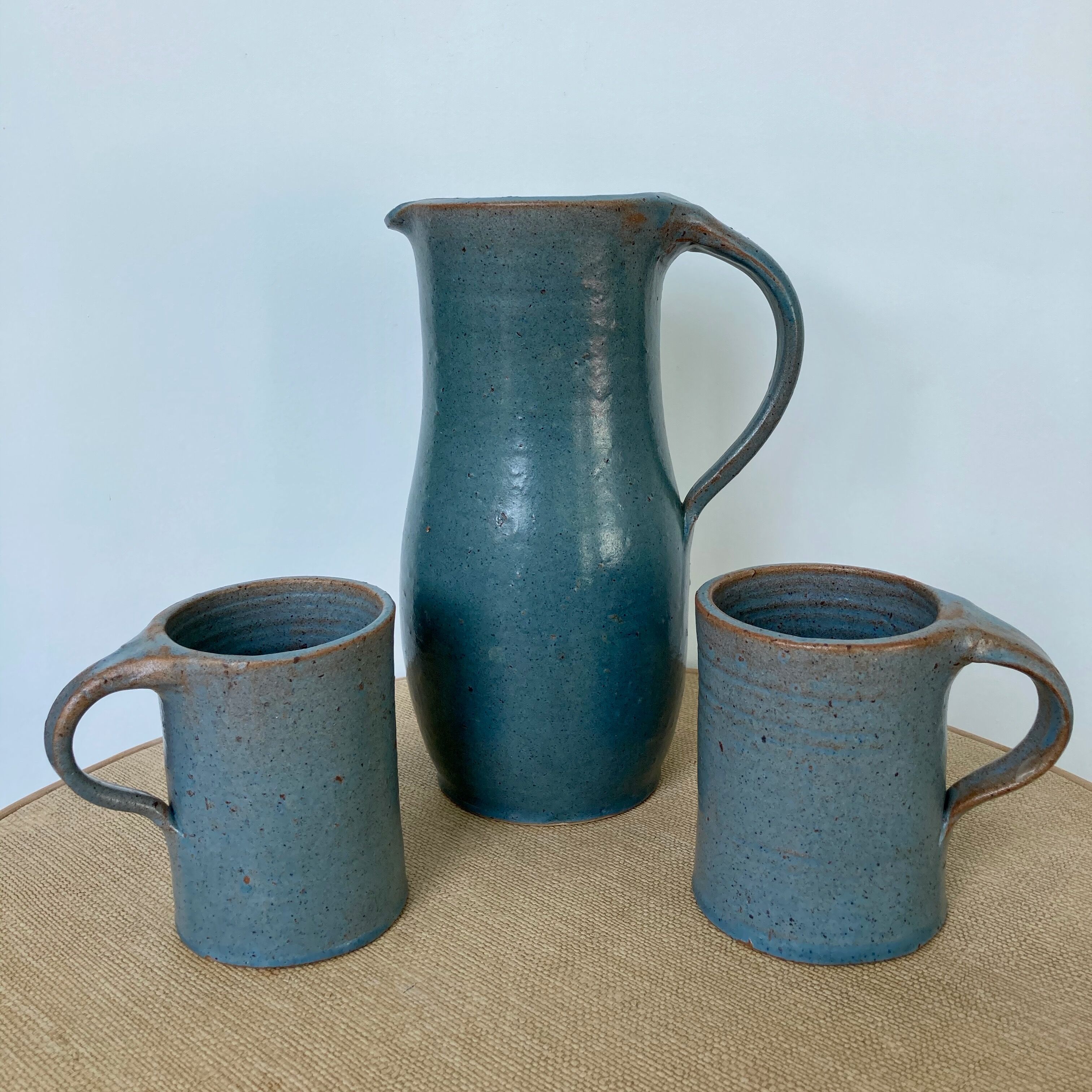 Service sandstone blue pitcher cups