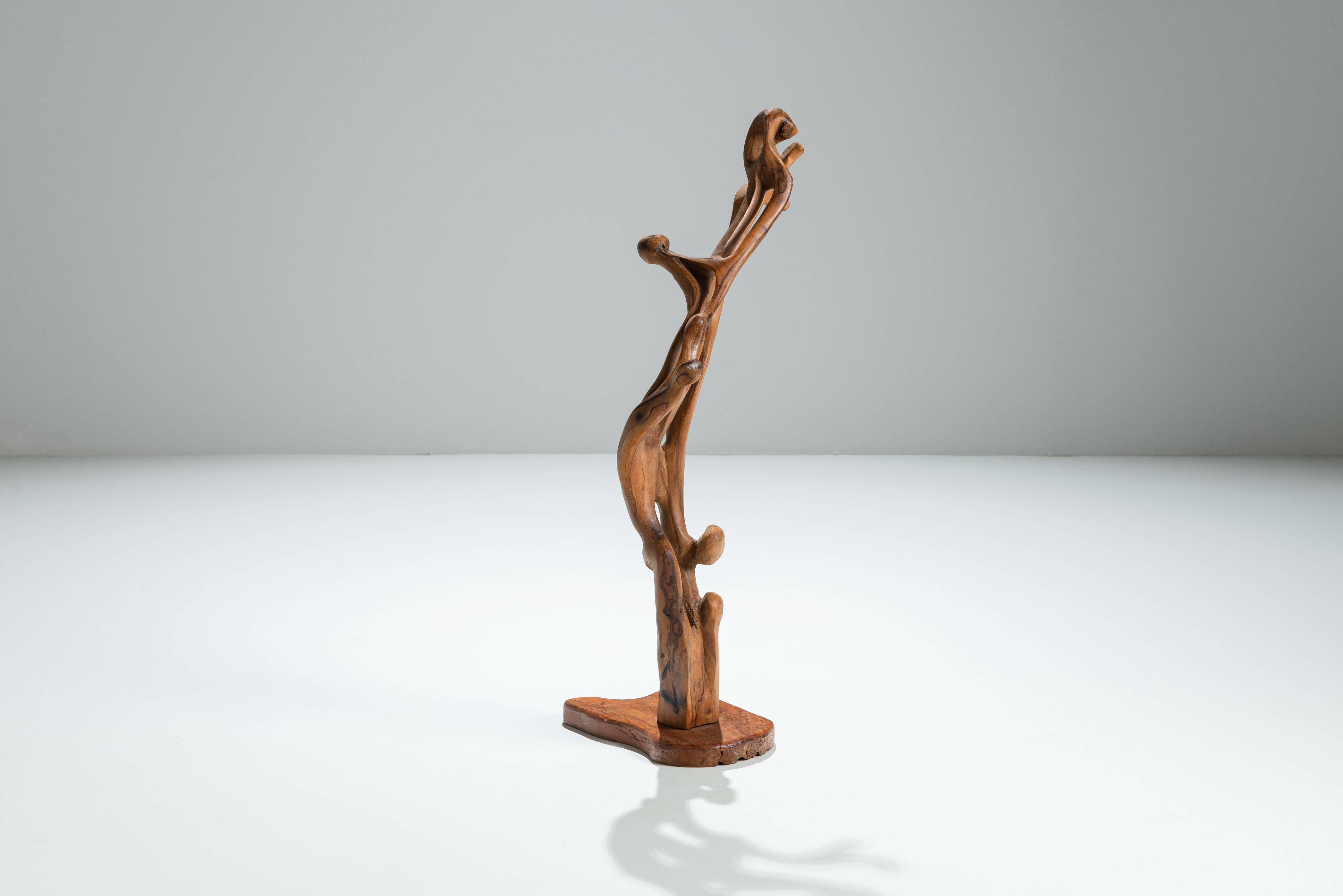 Handmade floorsculpture in burl wood