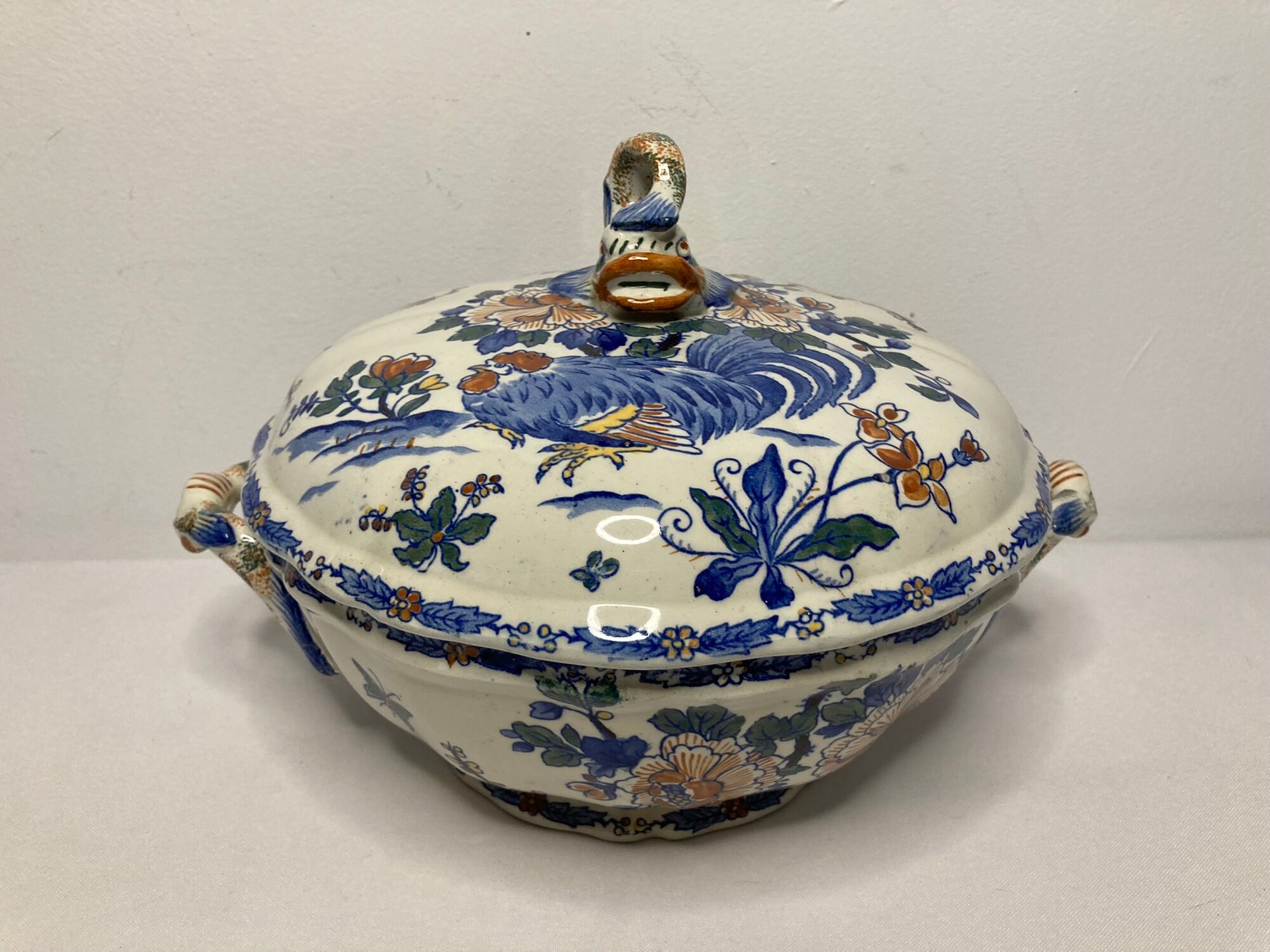 Old soup pot faience GIEN decoration to the rooster early twentieth century