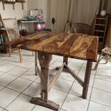 Folding table