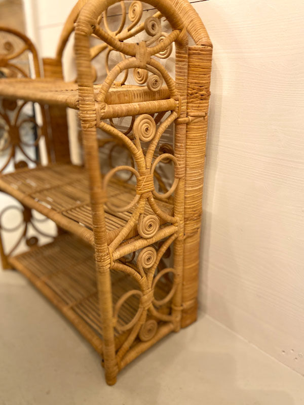 Peacock rattan folding shelf