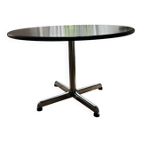 Modern round dining table