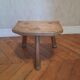Tabouret brutaliste en chêne