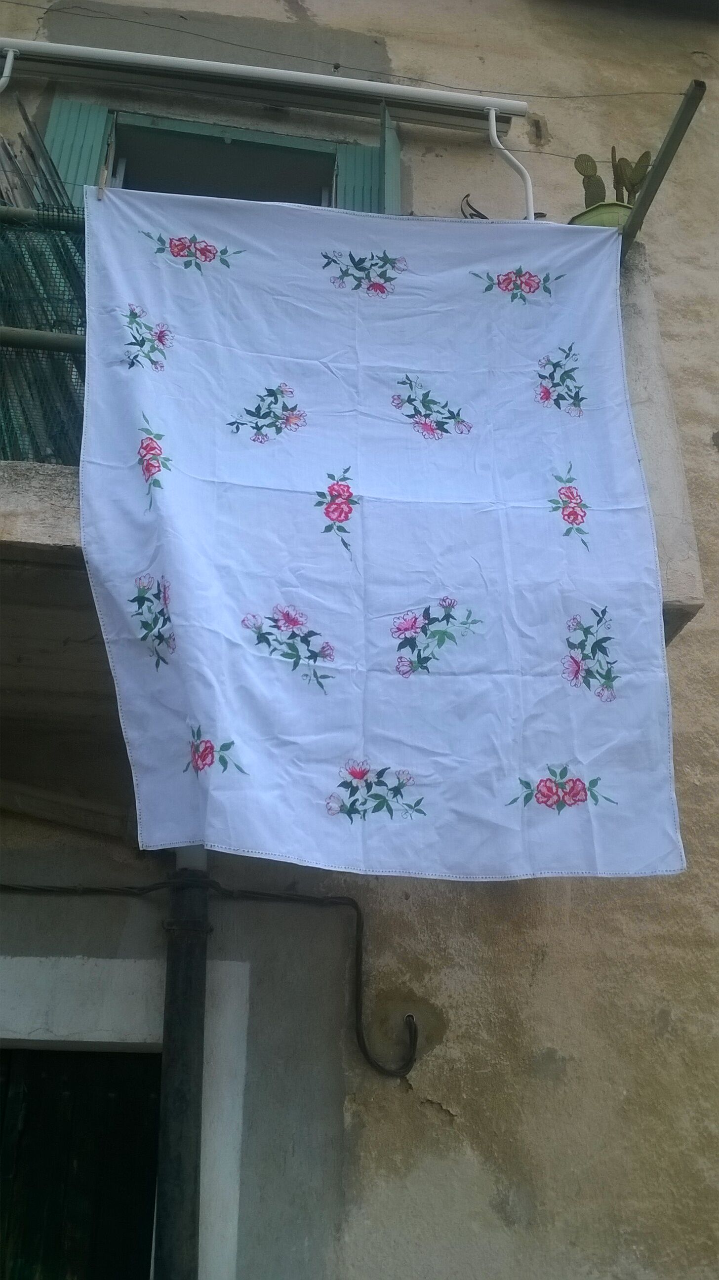 Vintage embroidered tablecloth 132 x 160 cm